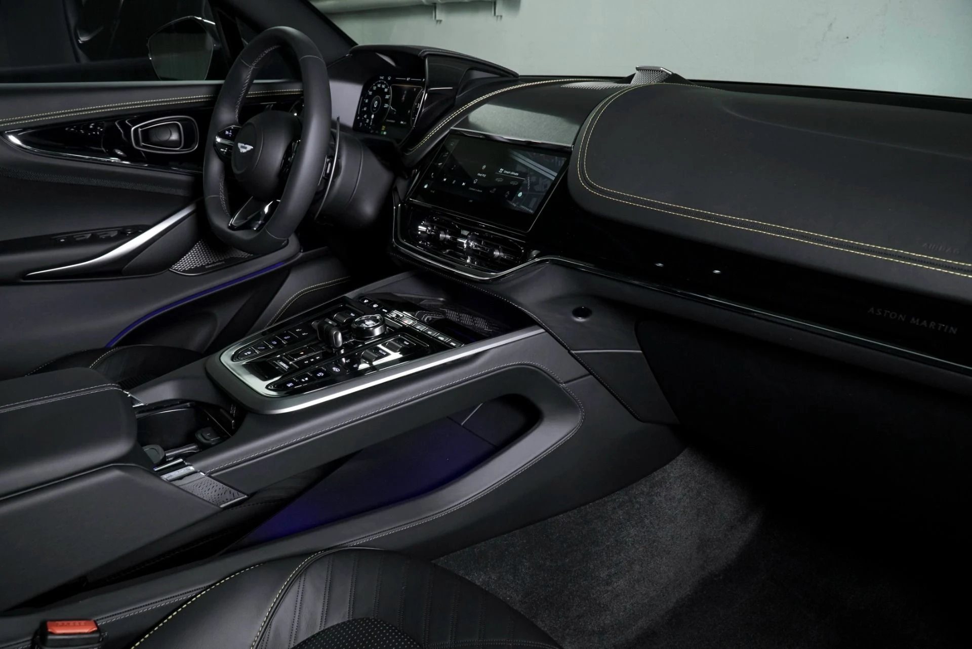 mph020_1495968299_New_2026_Aston_Martin_DBX_707_1767899119_06f4c2a45e