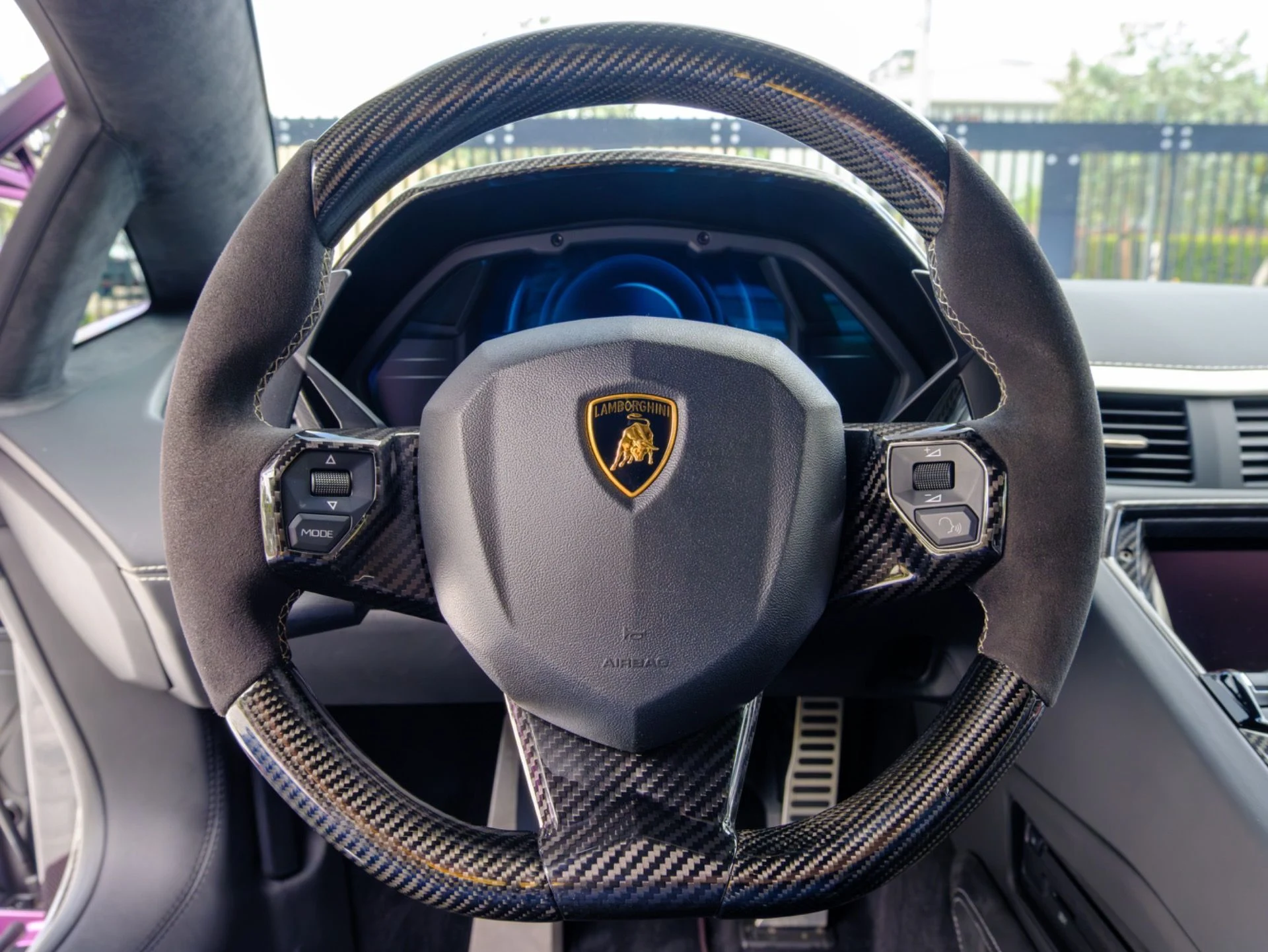 mph020_1506271800_Used_2018_Lamborghini_Aventador_S_1778520653_4d818b15ca