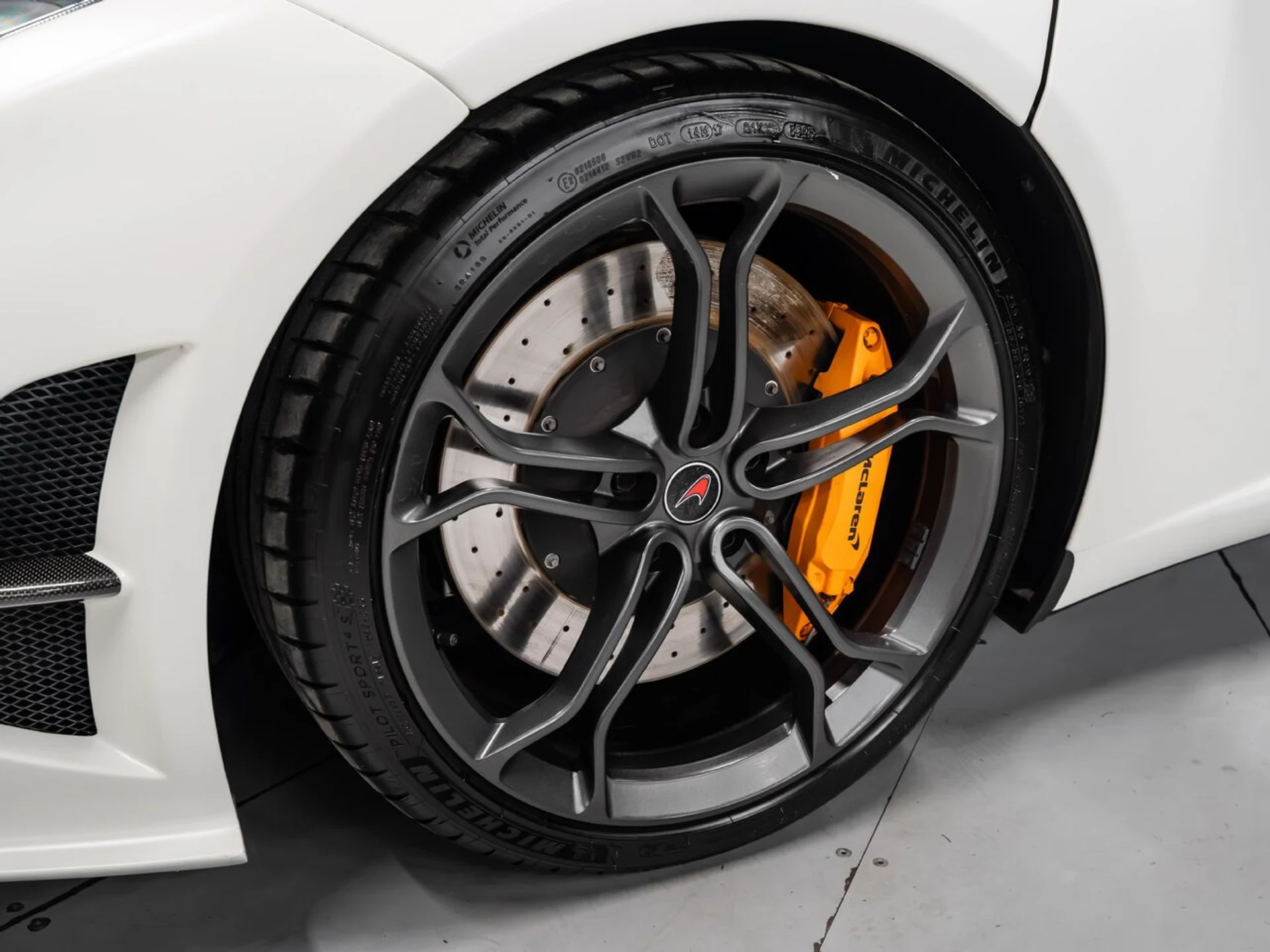 mph020_1511191528_mclaren_mp4_12c_2012_b44b8a8e2a