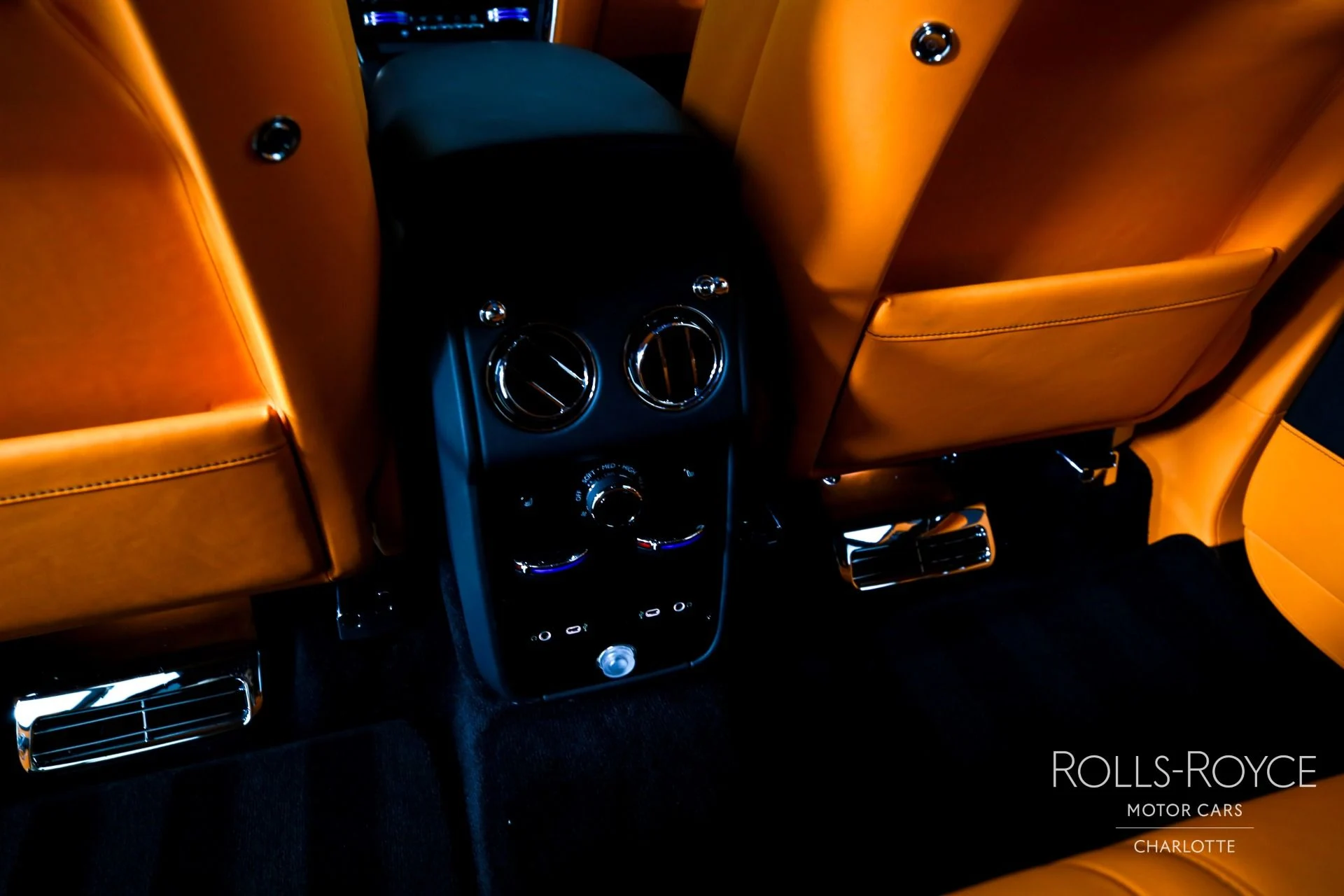 mph020_1532325064_Used_2025_Rolls_Royce_Cullinan_1765396756_021fe76640