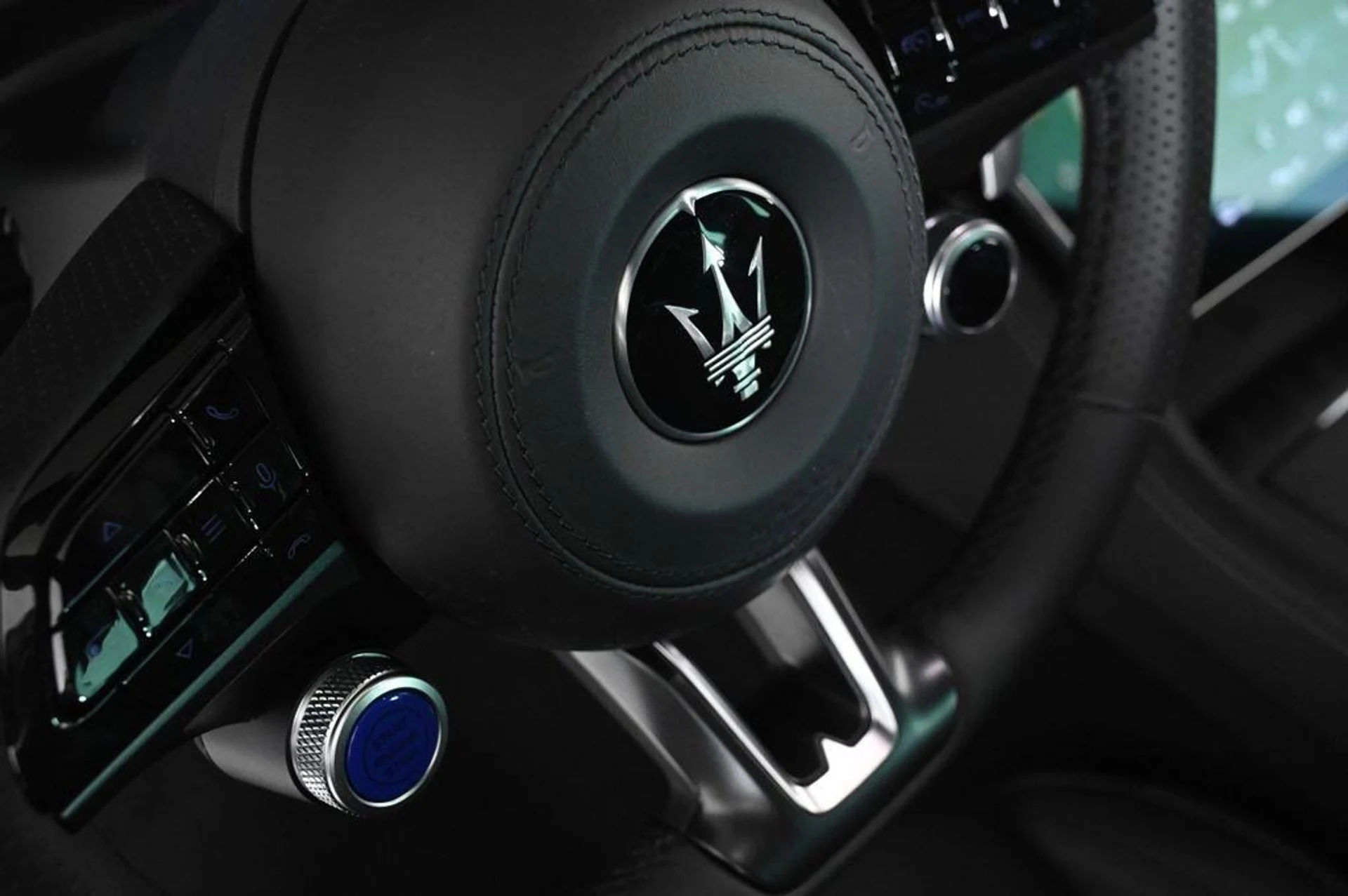 mph020_1532794912_new_2025_maserati_grecale_awd_11350_22975686_20_1024_c91deaf79b