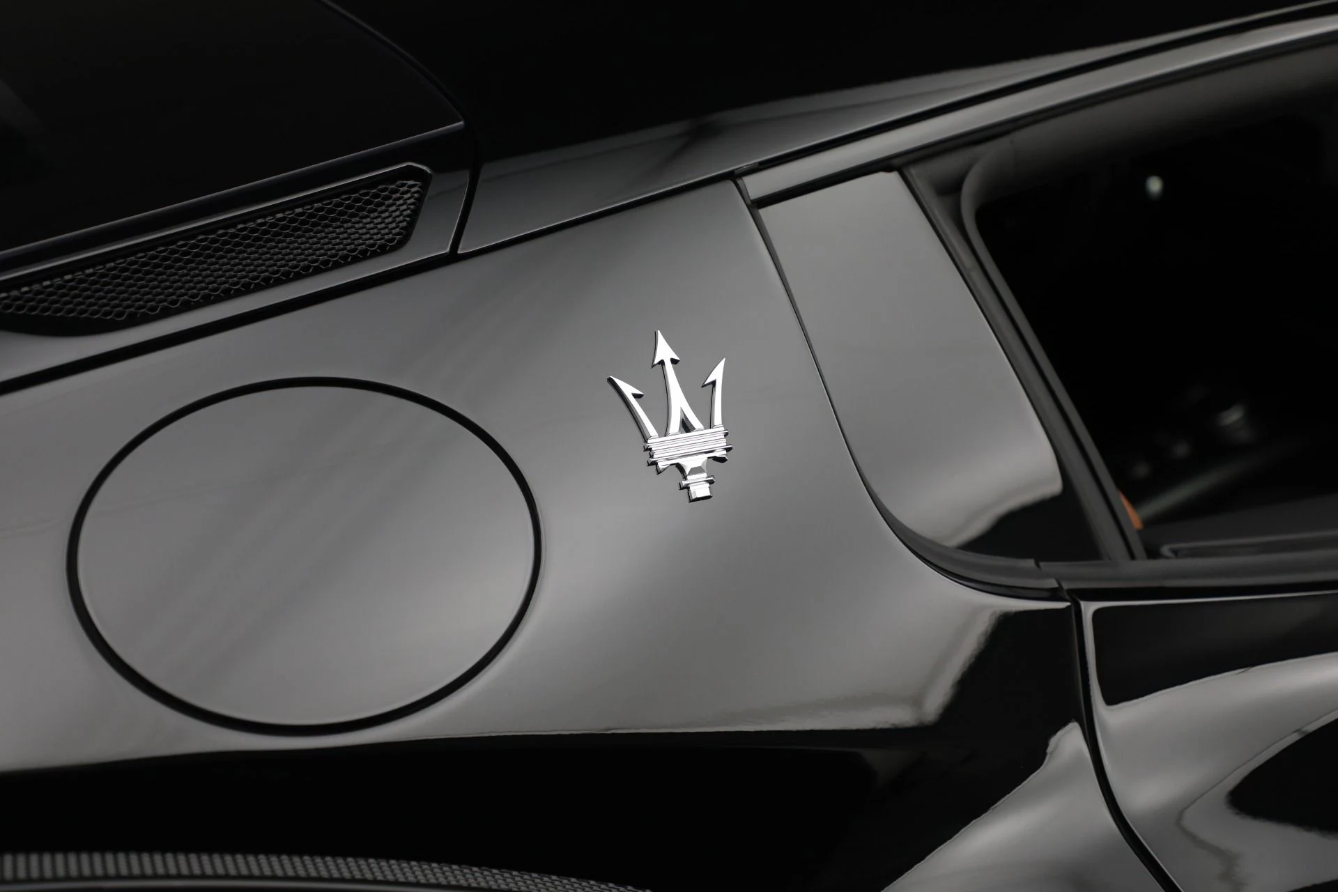 mph020_1534796959_Used_2023_Maserati_MC_20_c0045e9736