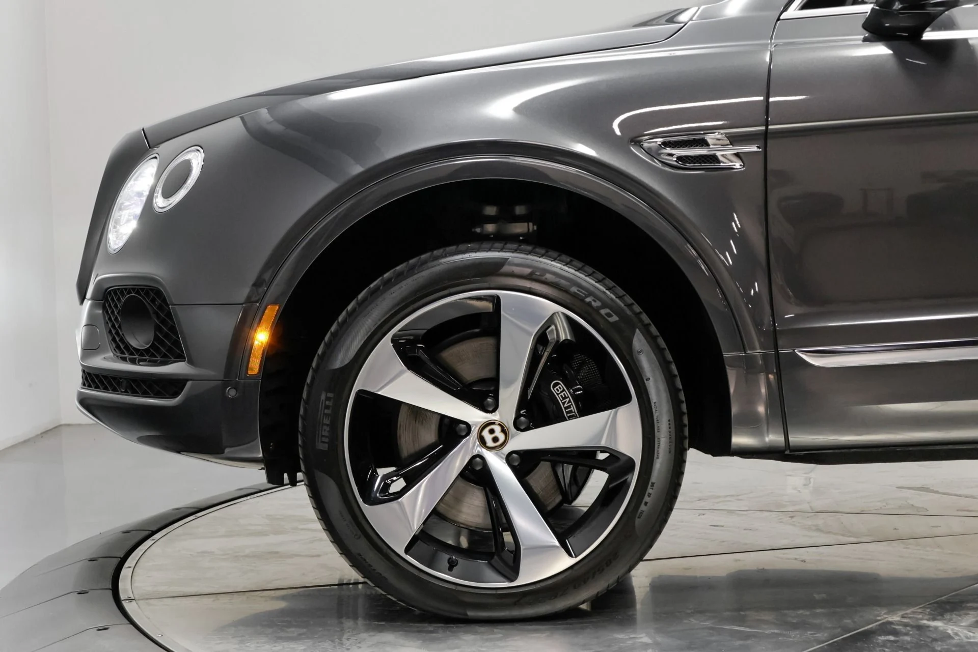 mph020_1539453487_Used_2020_Bentley_Bentayga_V8_1761664862_b3c926f4b7