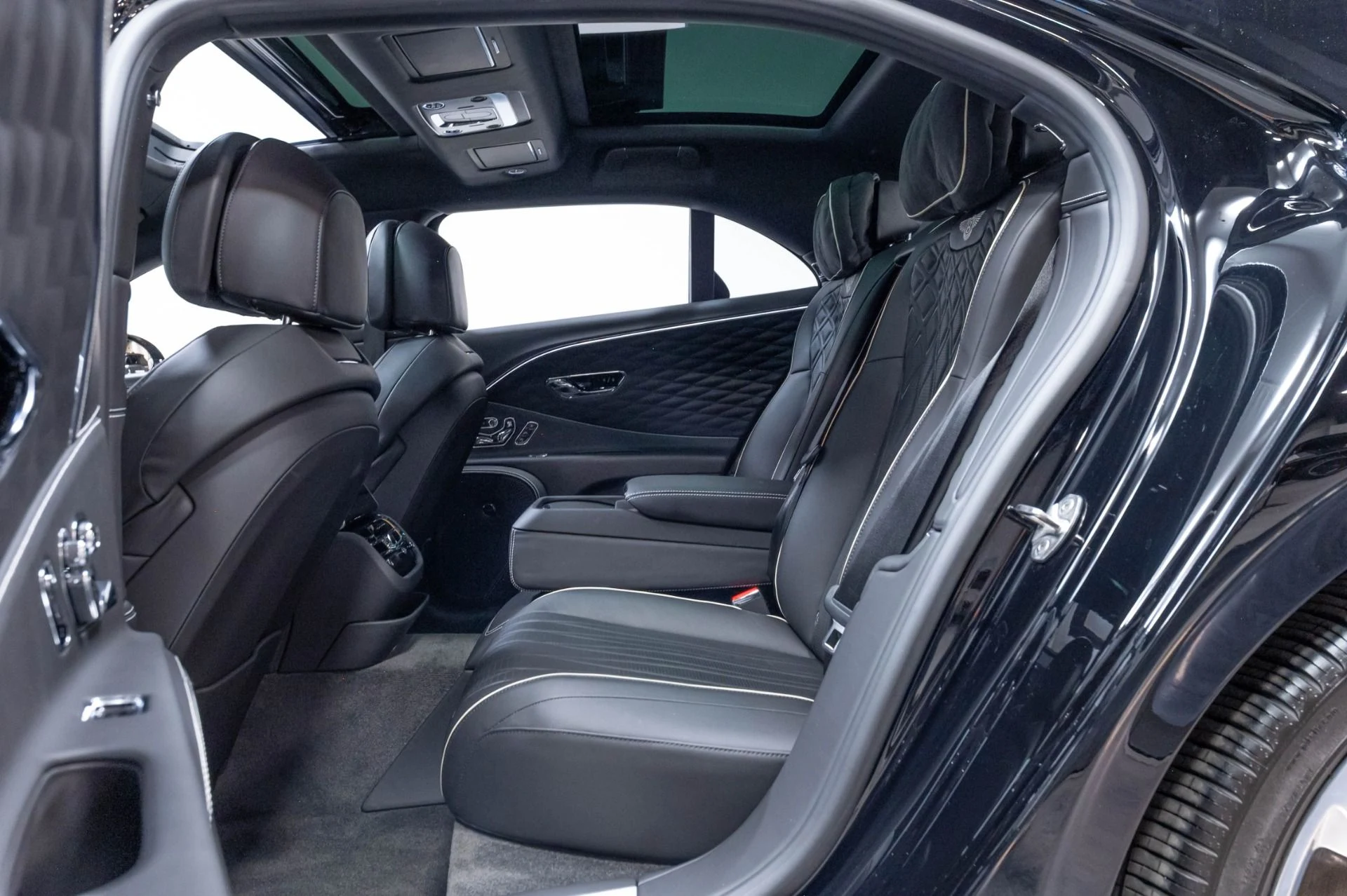 mph020_1553369021_Used_2020_Bentley_Flying_Spur_W12_1785337642_2c3e6f1023