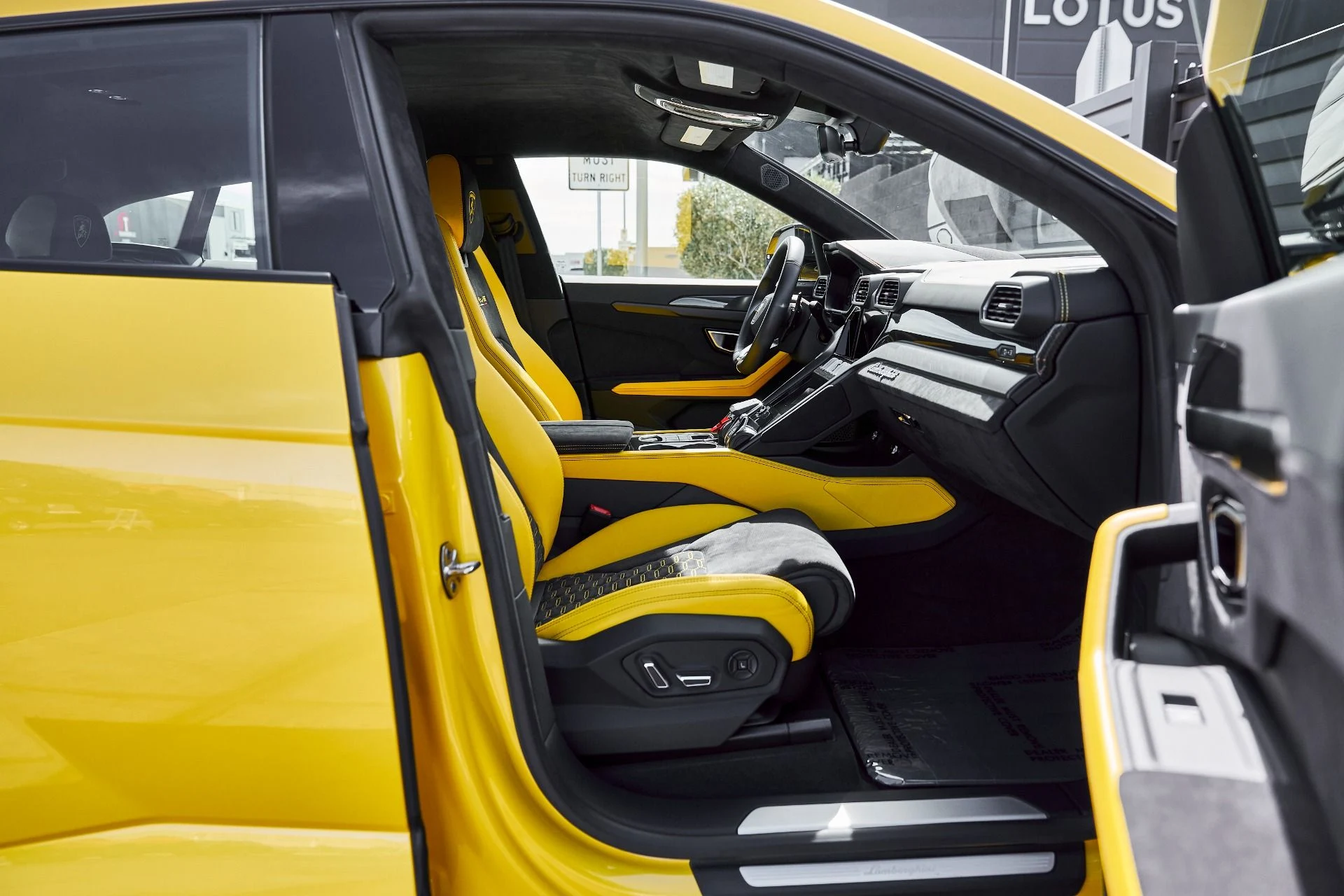 mph020_1555815107_Used_2021_Lamborghini_Urus_Pearl_Capsule_1772843459_006b0d3de0