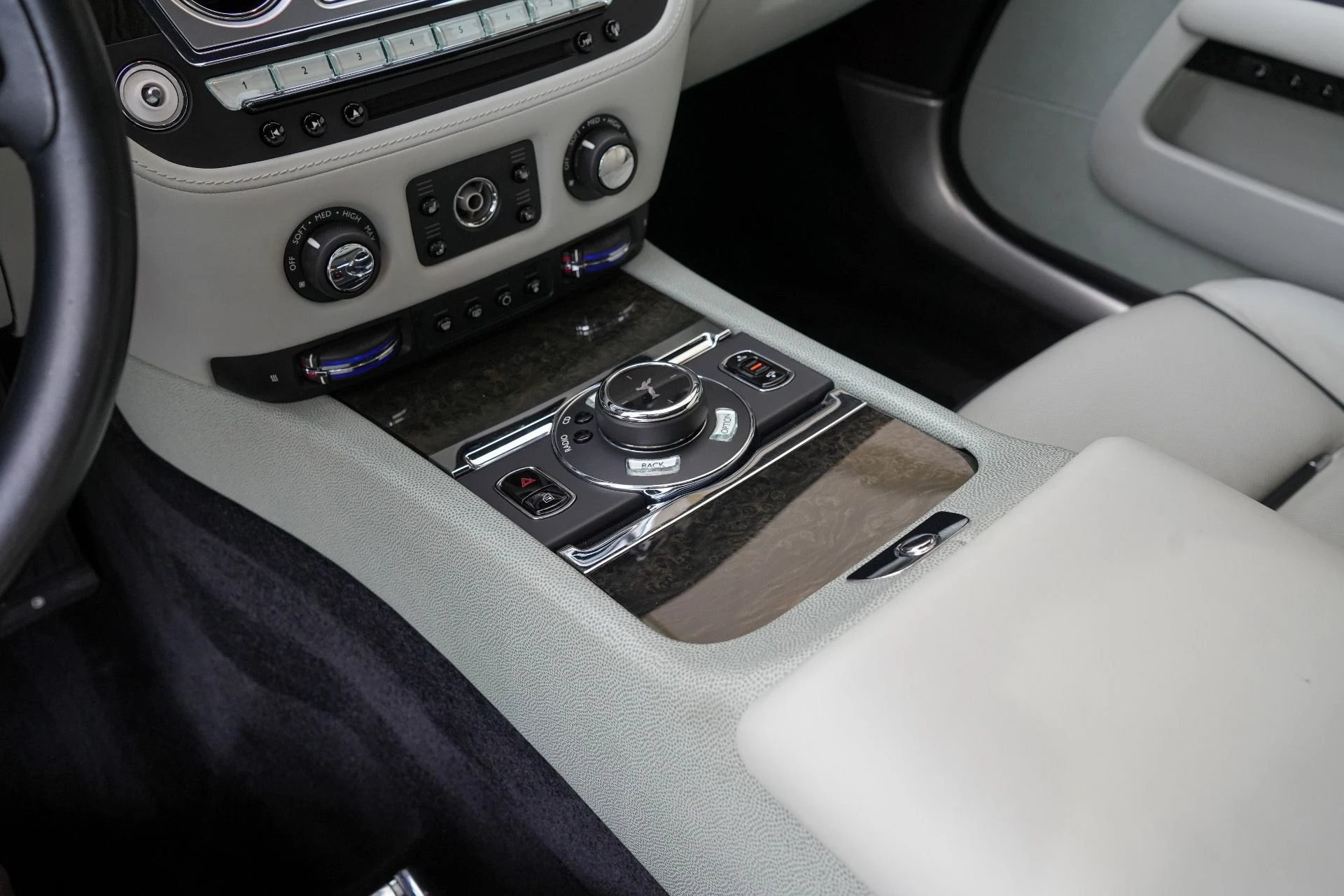 mph020_1561170678_Used_2015_Rolls_Royce_Wraith_1789768285_7a749e1c98