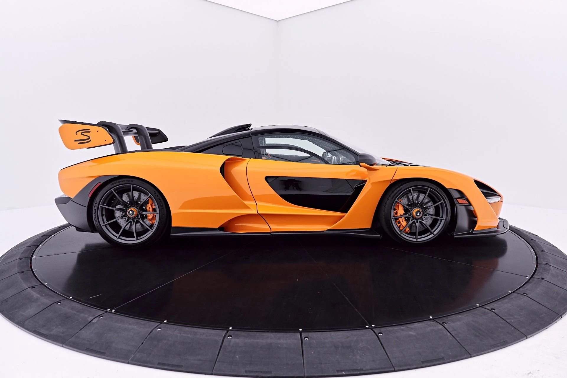 mph020_1562200498_Used_2019_Mc_Laren_Senna_1783960705_4e725b35fd