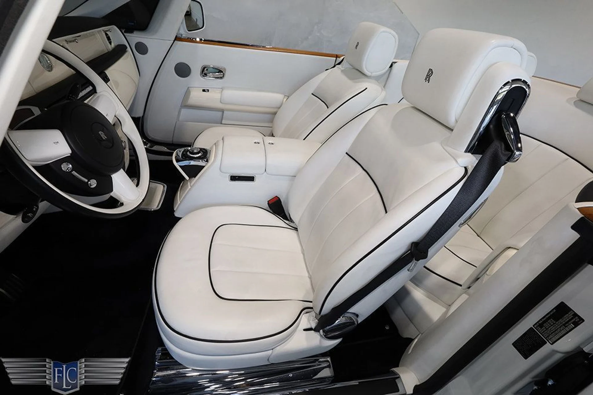 mph020_1566439886_used_2017_rolls_royce_phantom_drophead_covertiblefinaledition_9689_22834890_21_1024_2af09fedec