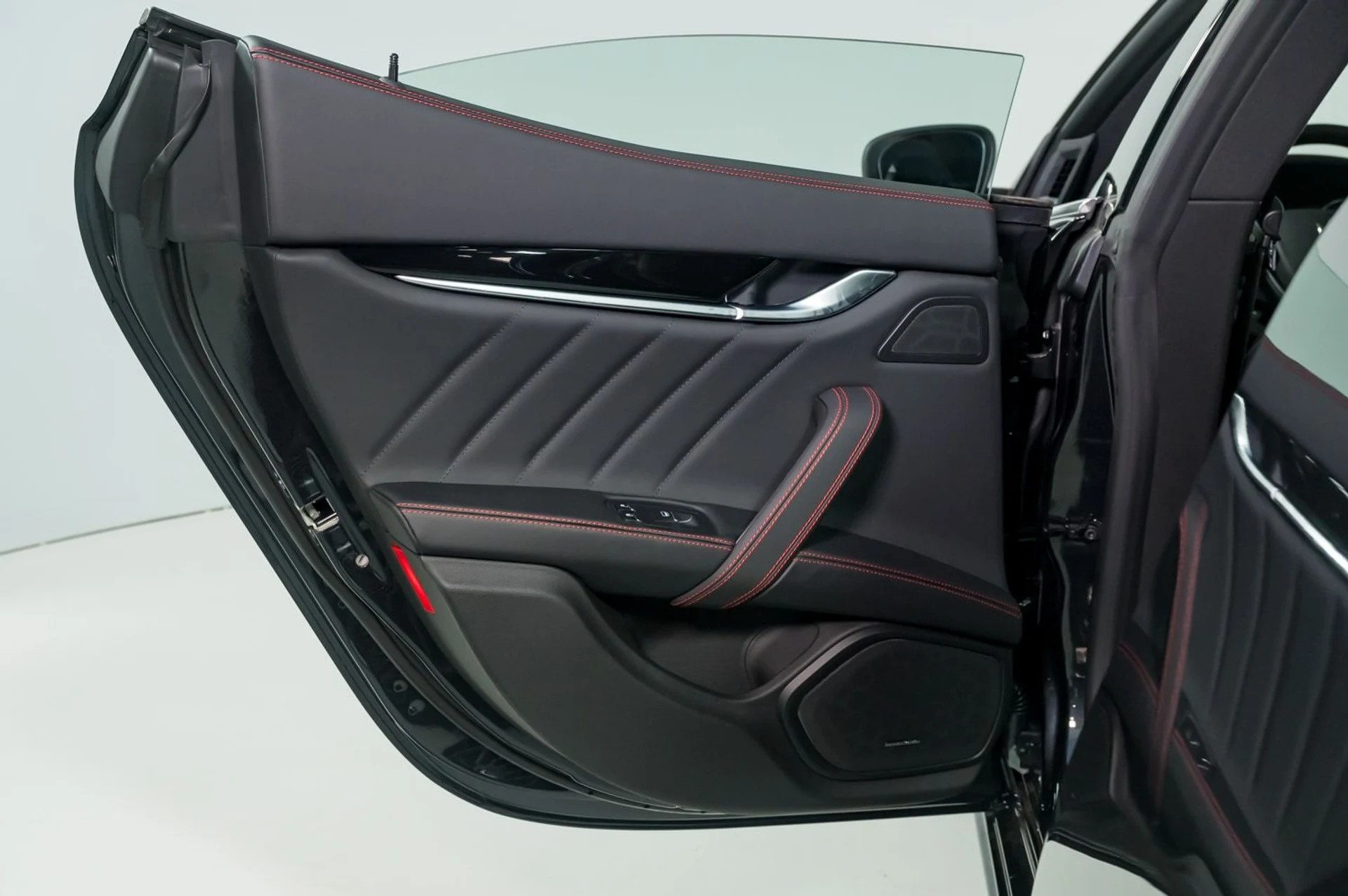 mph020_1588838939_f5d706c83b03401da639c2201159b5e5_ad3beafc43