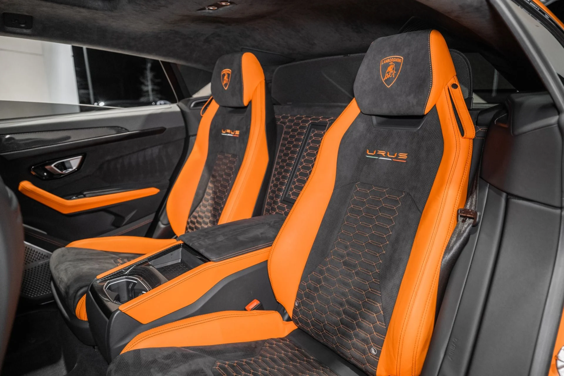 mph020_1595756662_Used_2022_Lamborghini_Urus_Pearl_Capsule_1773410025_f12c795549