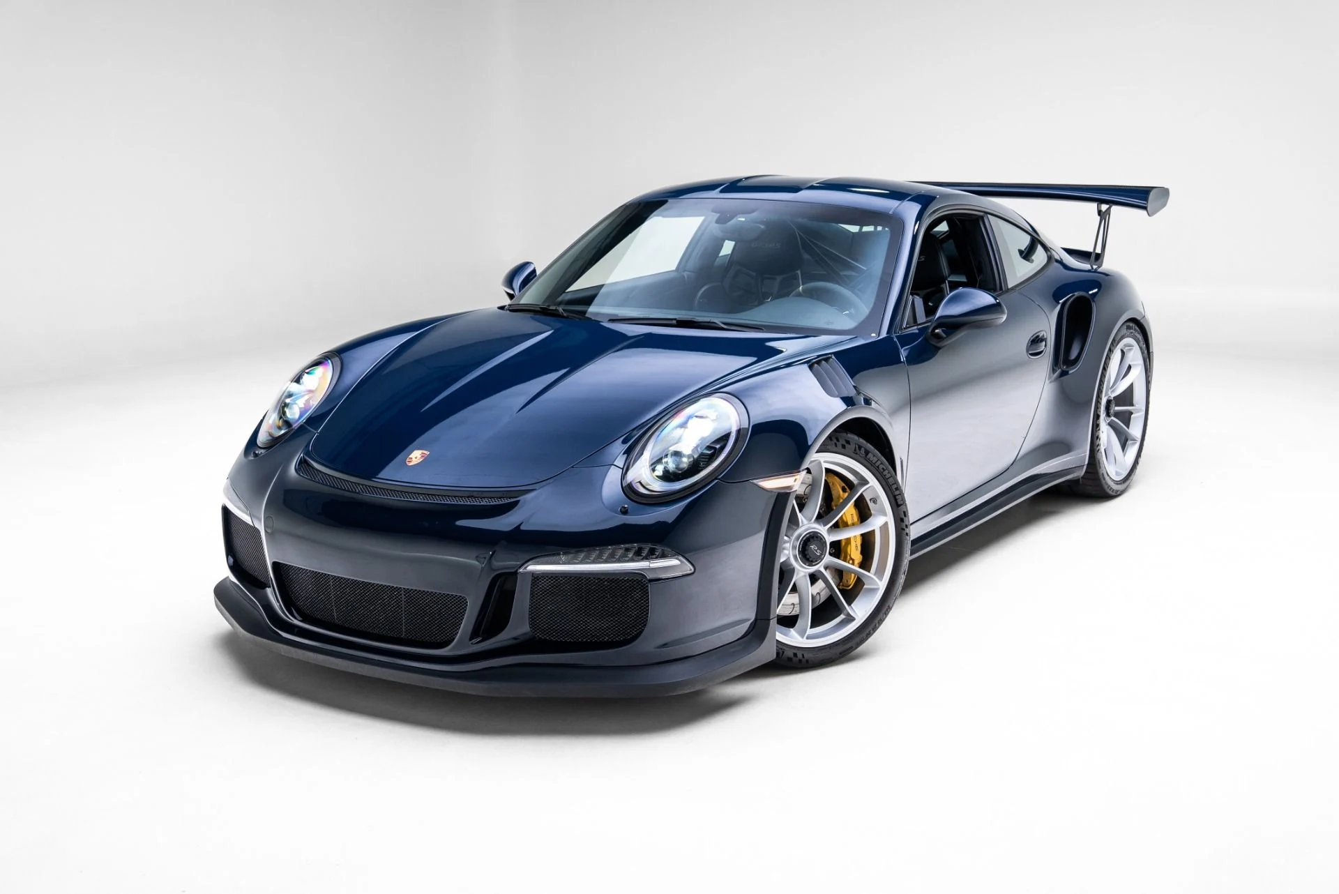 mph020_1606880319_Used_2016_Porsche_911_GT_3_RS_1774462832_5d28e4657c