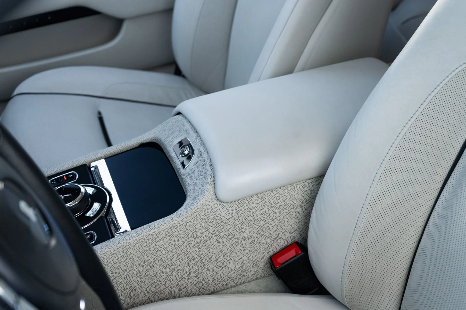 mph020_1608410725_Used_2014_Rolls_Royce_Wraith_1761760080_bff91f2d1b