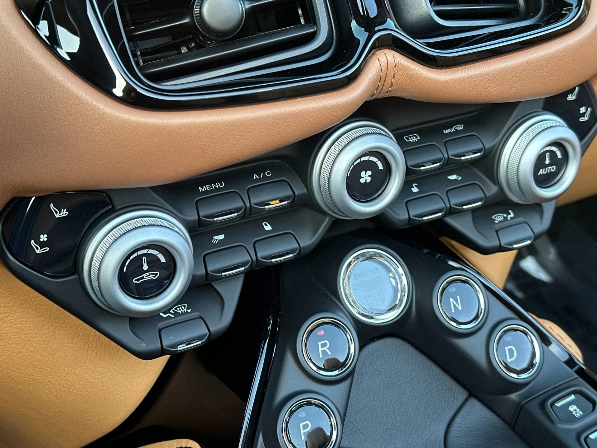 mph020_1611639415_Used_2021_Aston_Martin_Vantage_1764949777_0b438200f3