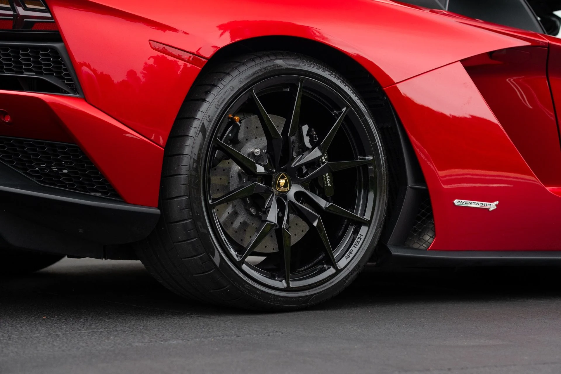 mph020_1613650921_Used_2018_Lamborghini_Aventador_Roadster_LP_740_4_S_1770343320_3e0967363b