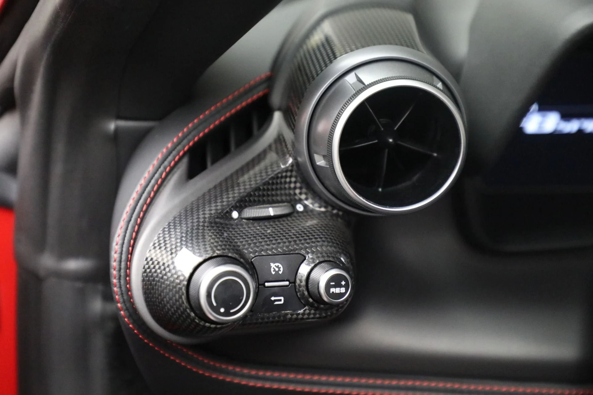 mph020_161628583_Used_2022_Ferrari_F8_Spider_1762208749_25e0319734