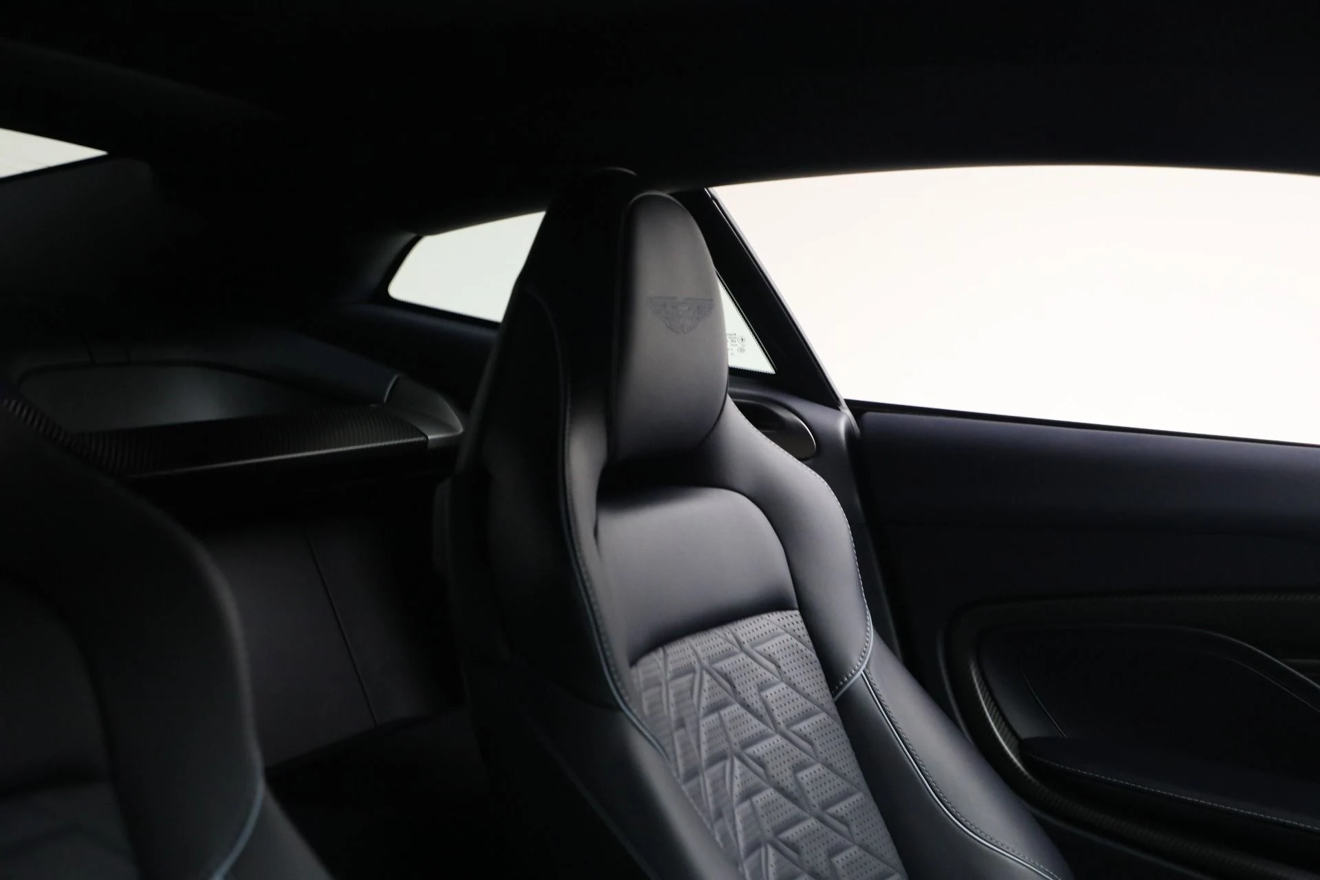 mph020_1620722686_Used_2025_Aston_Martin_Vanquish_1771024271_34fb890c37