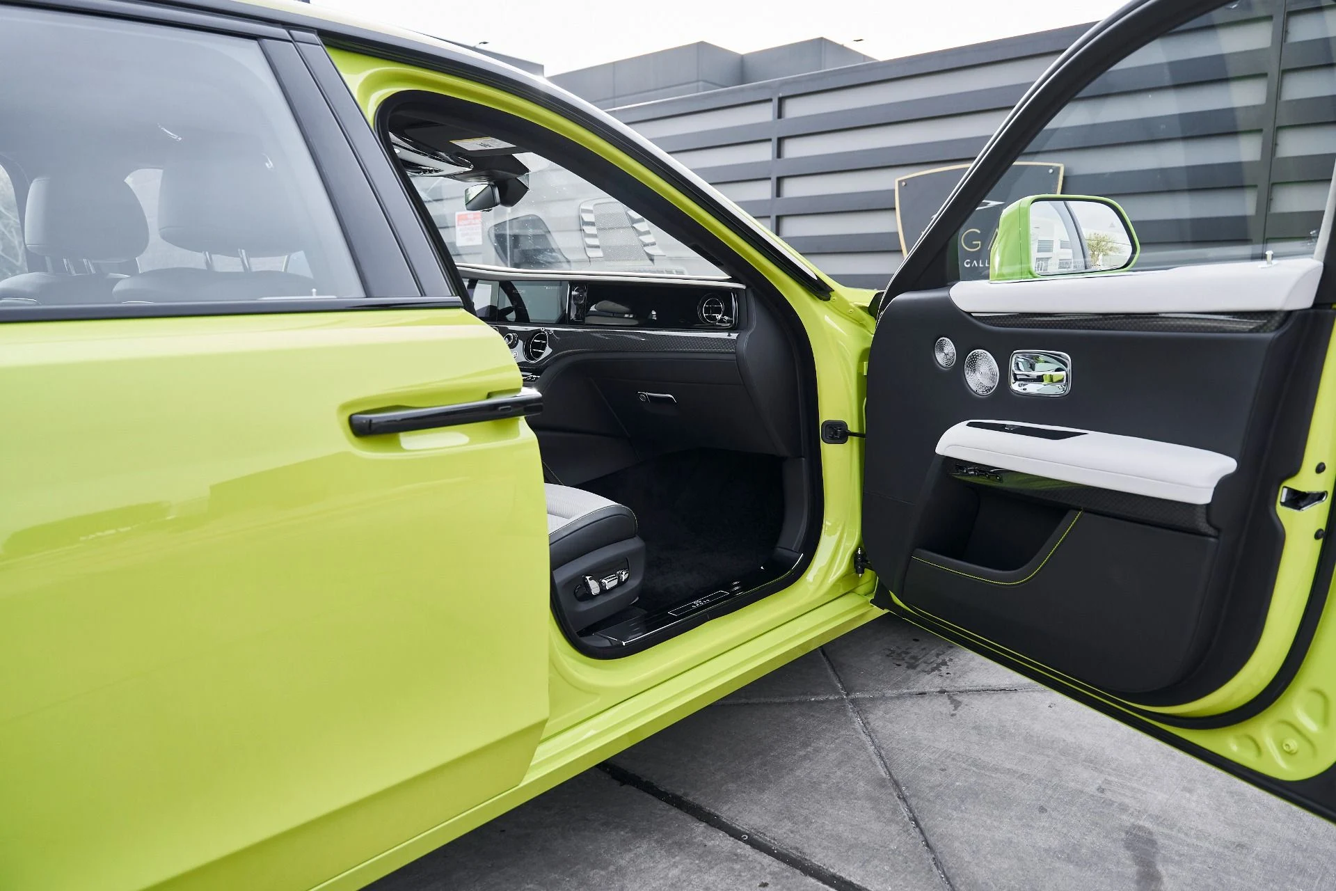 mph020_1633304061_Used_2025_Rolls_Royce_Ghost_Black_Badge_1769049485_68bd852864