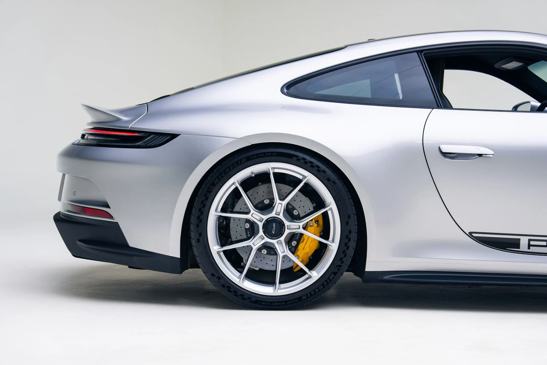 mph020_165014745_Used_2022_Porsche_911_GT_3_1766184698_daa1e64b4e