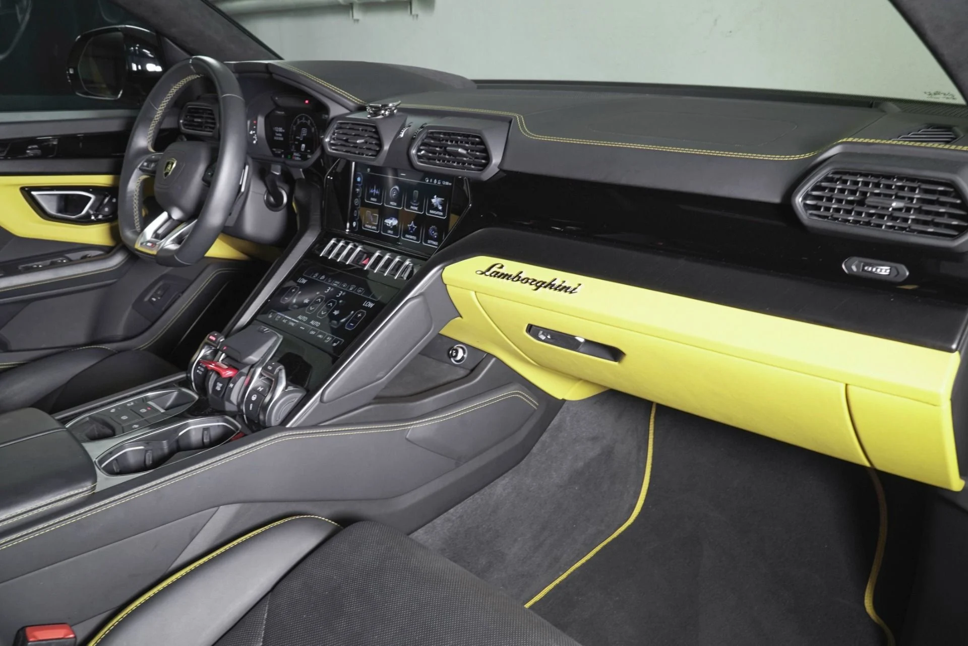 mph020_1663203835_Used_2023_Lamborghini_Urus_S_1782321107_acb49ec1b9