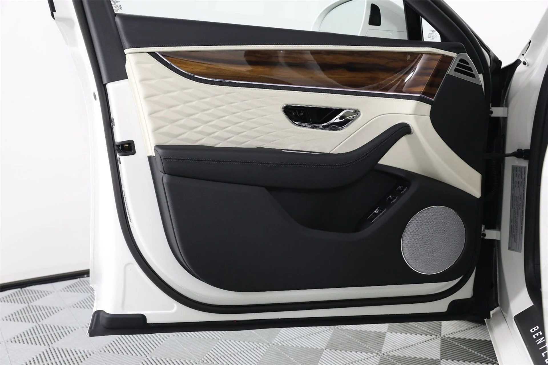 mph020_1677546372_79fffc856b99d7ec707a4db40b60e947_77743e6afa