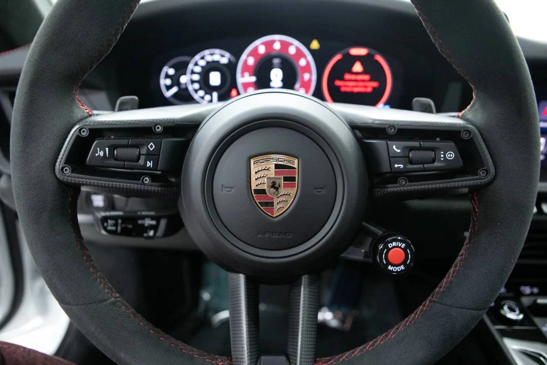 mph020_1679336055_d925c0d52d59bf9ce69cf3d7fc2d0015x_f1f42239f4