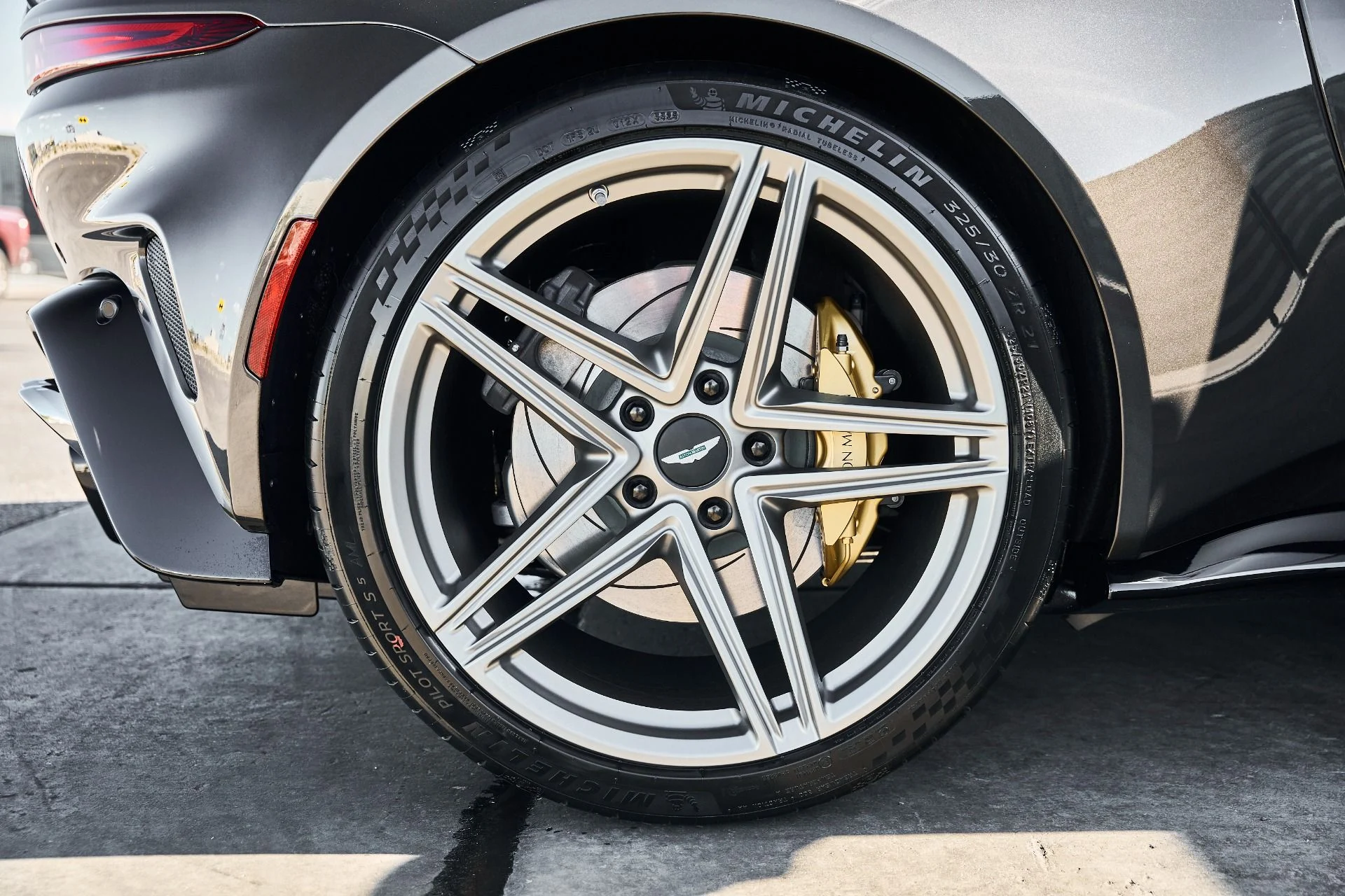 mph020_168327145_Used_2026_Aston_Martin_Vantage_S_1778102467_980e882526