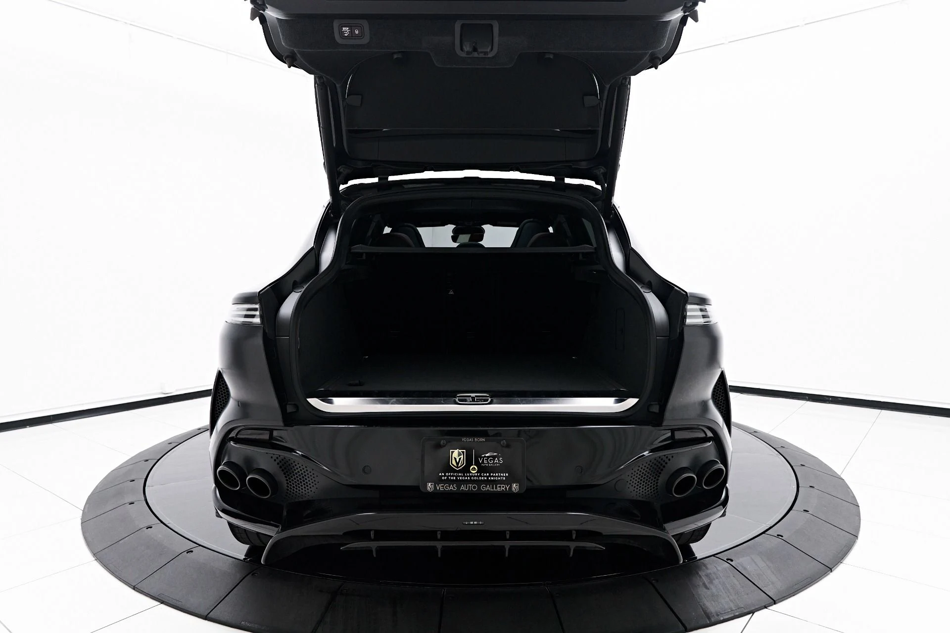 mph020_1684446962_Used_2023_Aston_Martin_DBX_707_1754786768_0e670fa42d