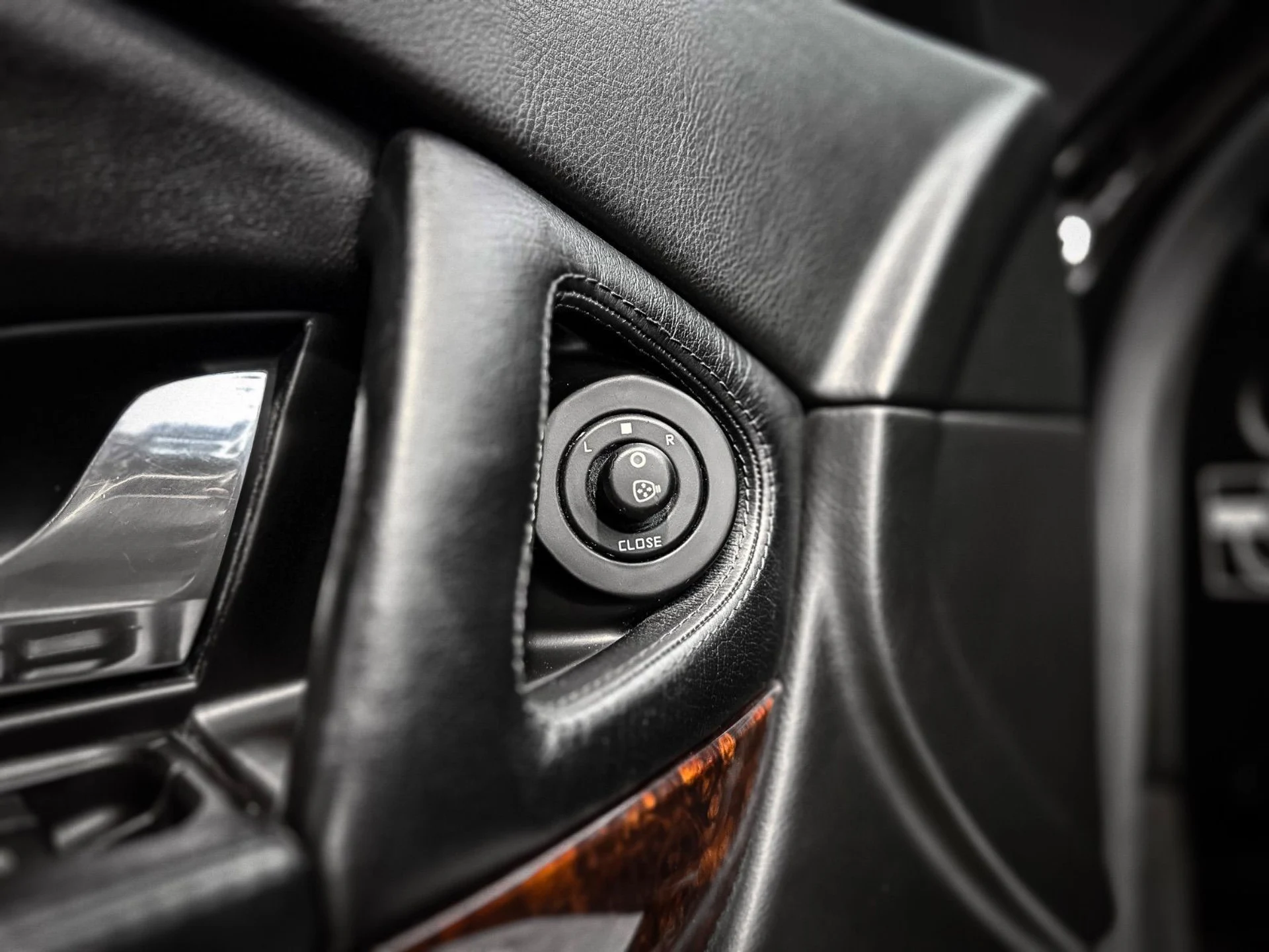 mph020_1694650661_36879351_07345_2011_maserati_quattroporte_012_389941c38d