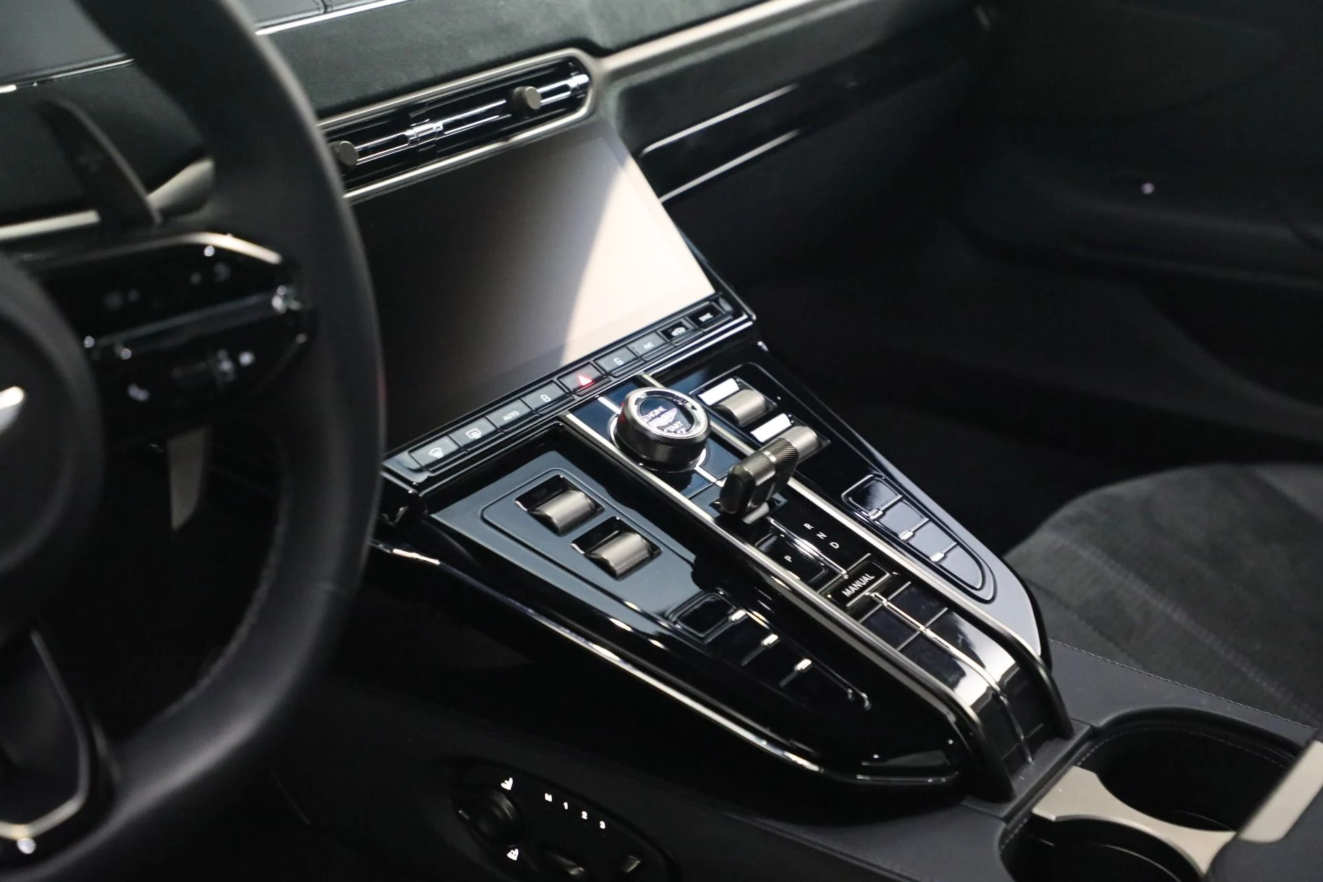 mph020_1699557704_Used_2025_Aston_Martin_Vantage_1790186277_a3602ef2ee