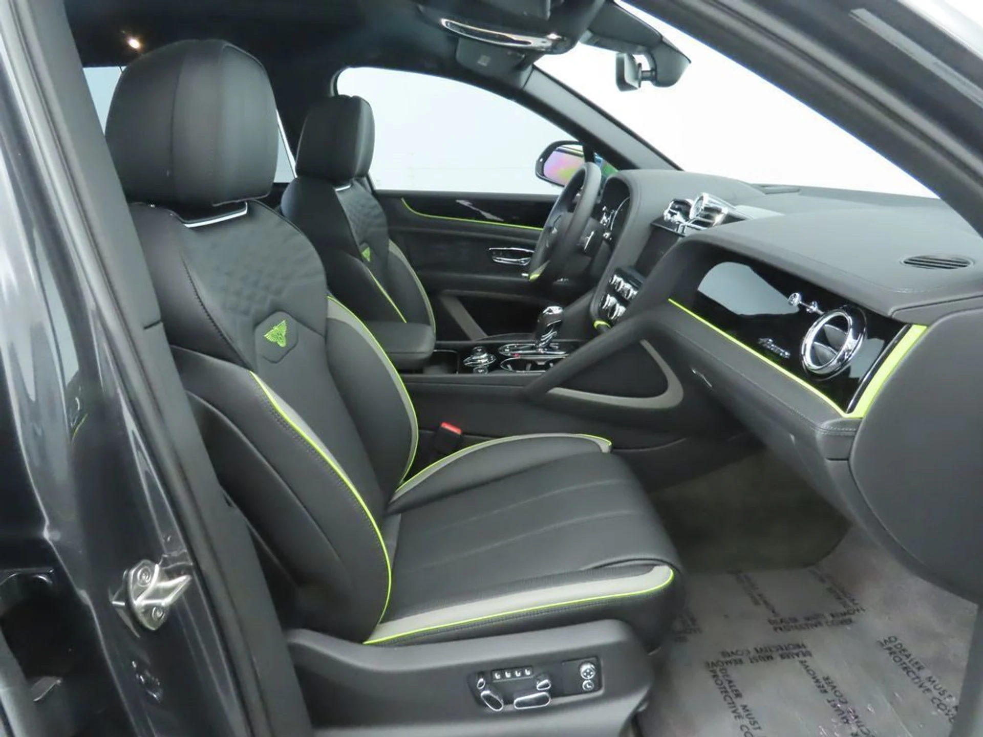 mph020_1701730167_used_2023_bentley_bentayga_ewb_azure_8119_22967334_21_1024_29f1c0b93a