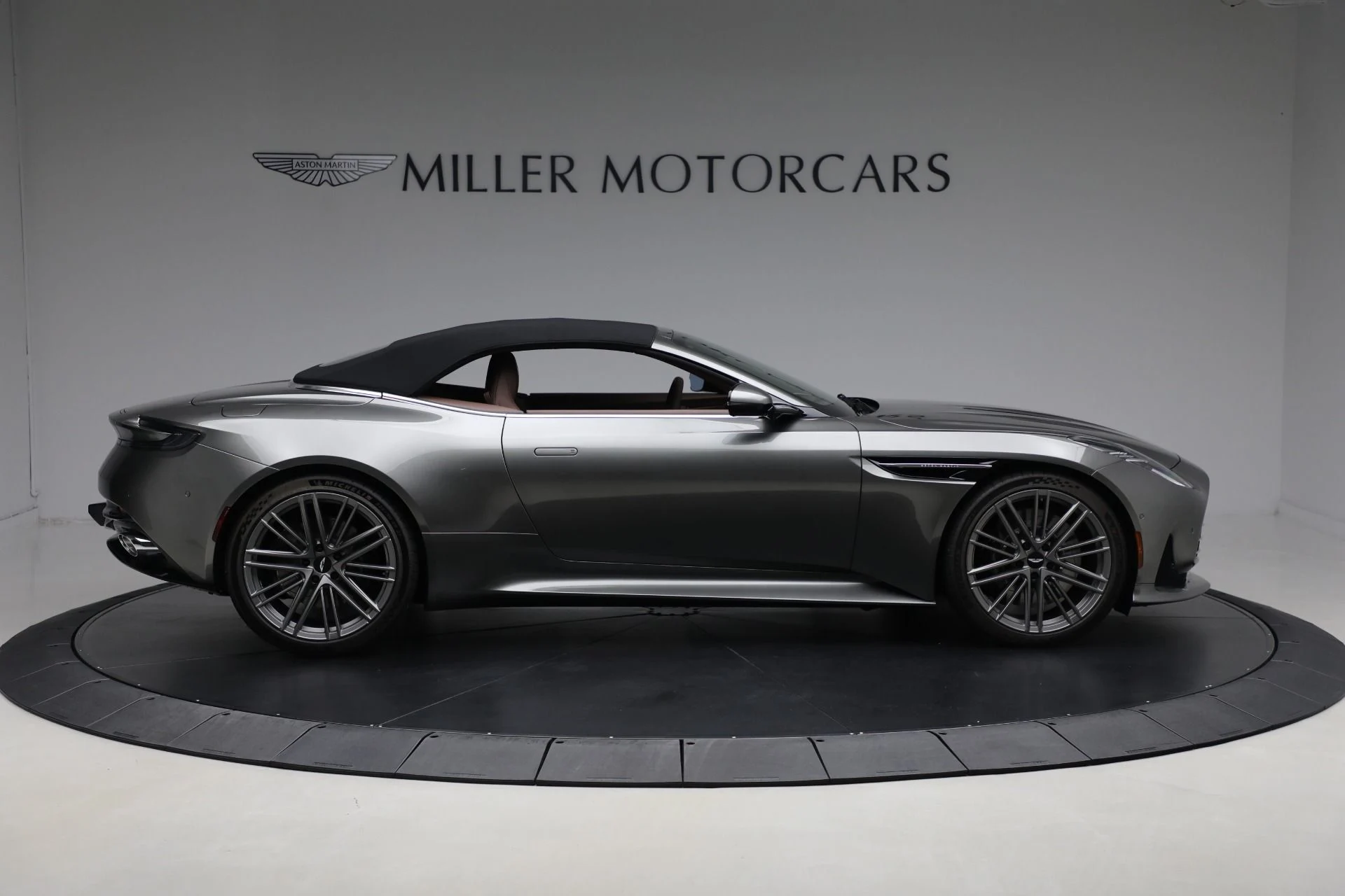 mph020_1703963539_New_2026_Aston_Martin_DB_12_Volante_54f7357271
