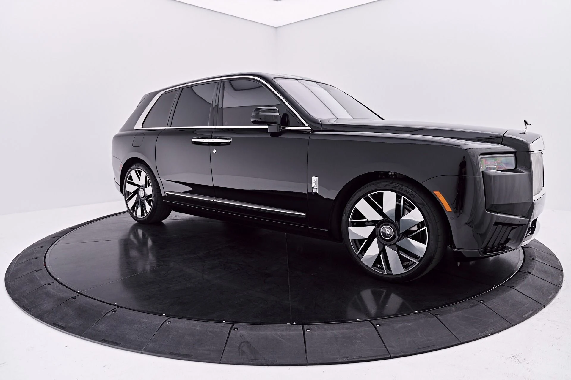 mph020_1711138900_Used_2025_Rolls_Royce_Cullinan_1786122766_862a94a24a