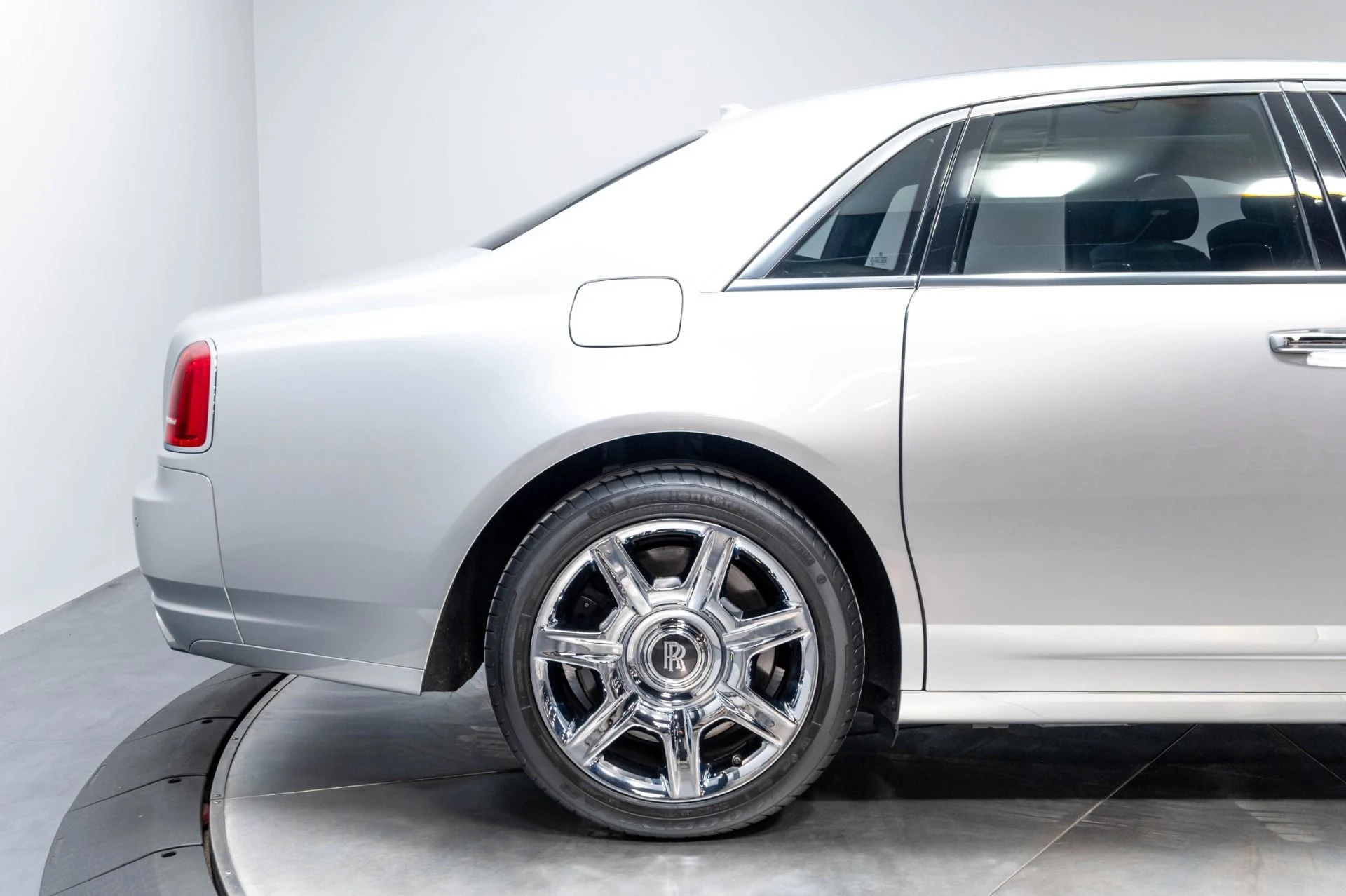 mph020_1723865556_Used_2012_Rolls_Royce_Ghost_1778014944_f97680b9ed