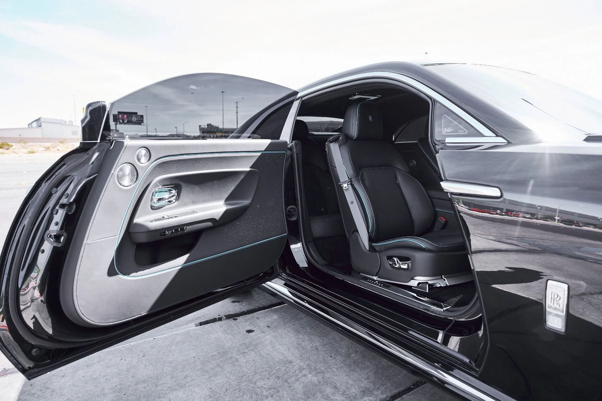 mph020_1725477645_Used_2025_Rolls_Royce_Spectre_Base_1771642447_84ffd59d0d