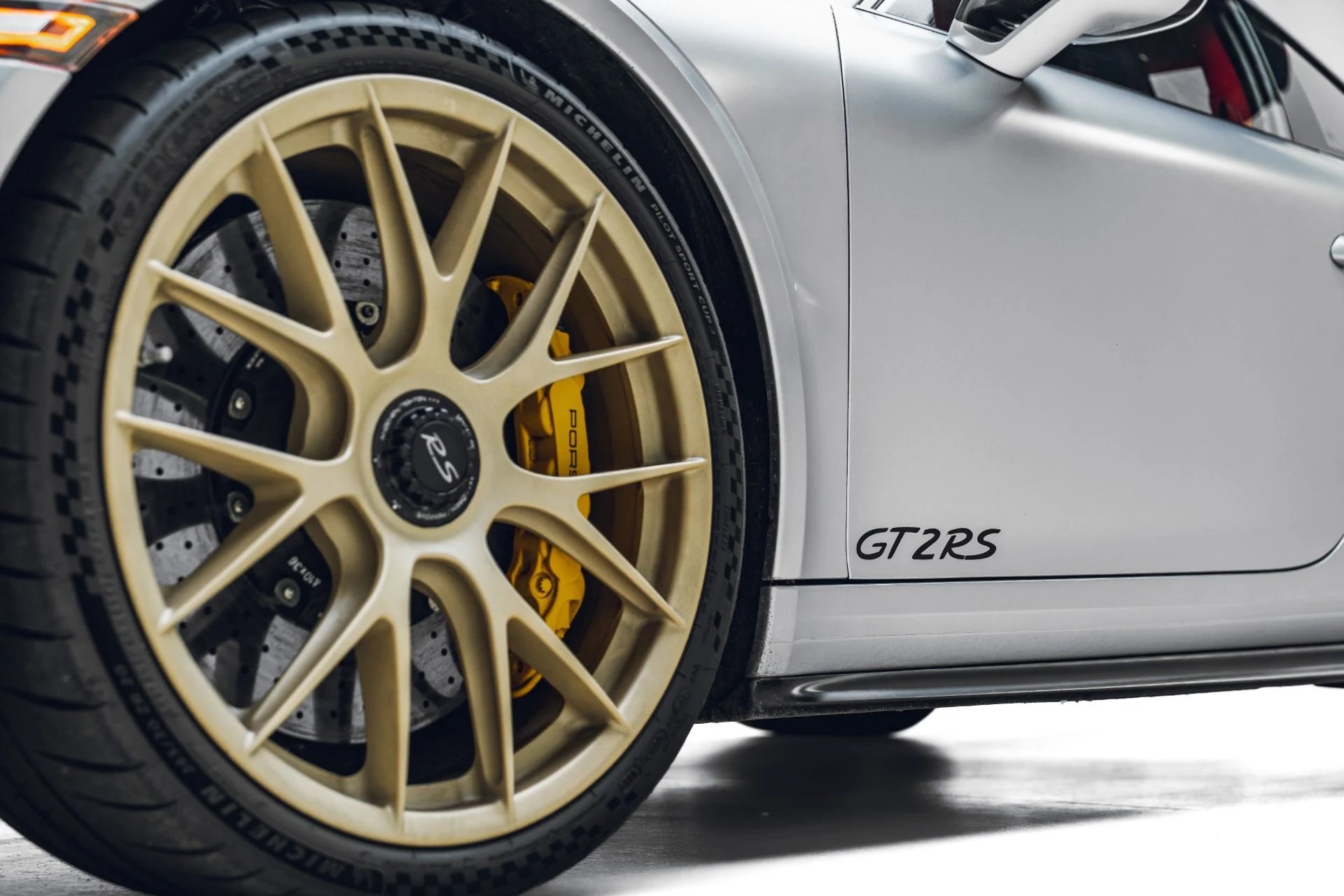 mph020_1726093347_Used_2018_Porsche_911_GT_2_RS_1782090394_6085f8e7f3