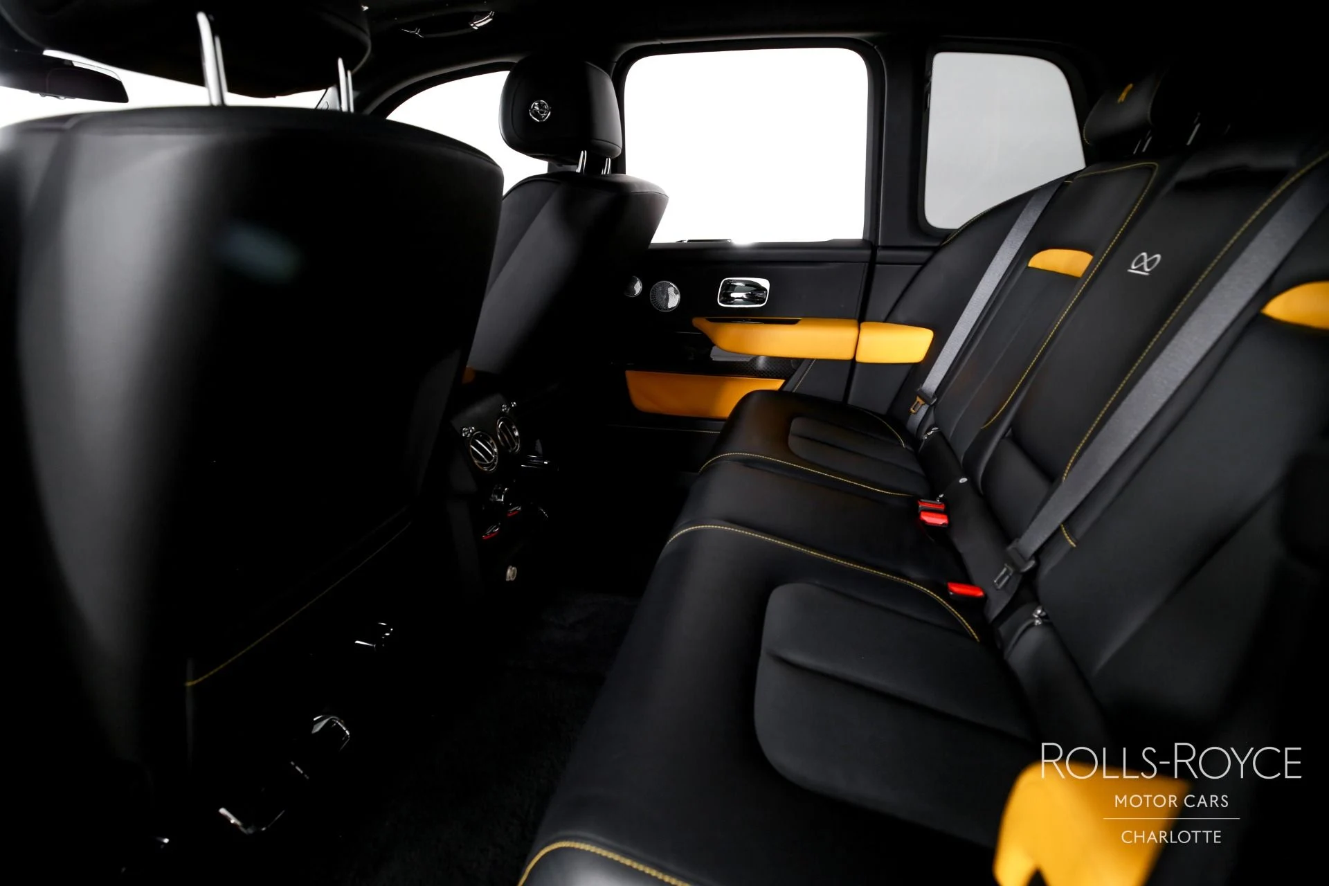 mph020_1754866616_Used_2023_Rolls_Royce_Black_Badge_Cullinan_1767375090_fe40e34509