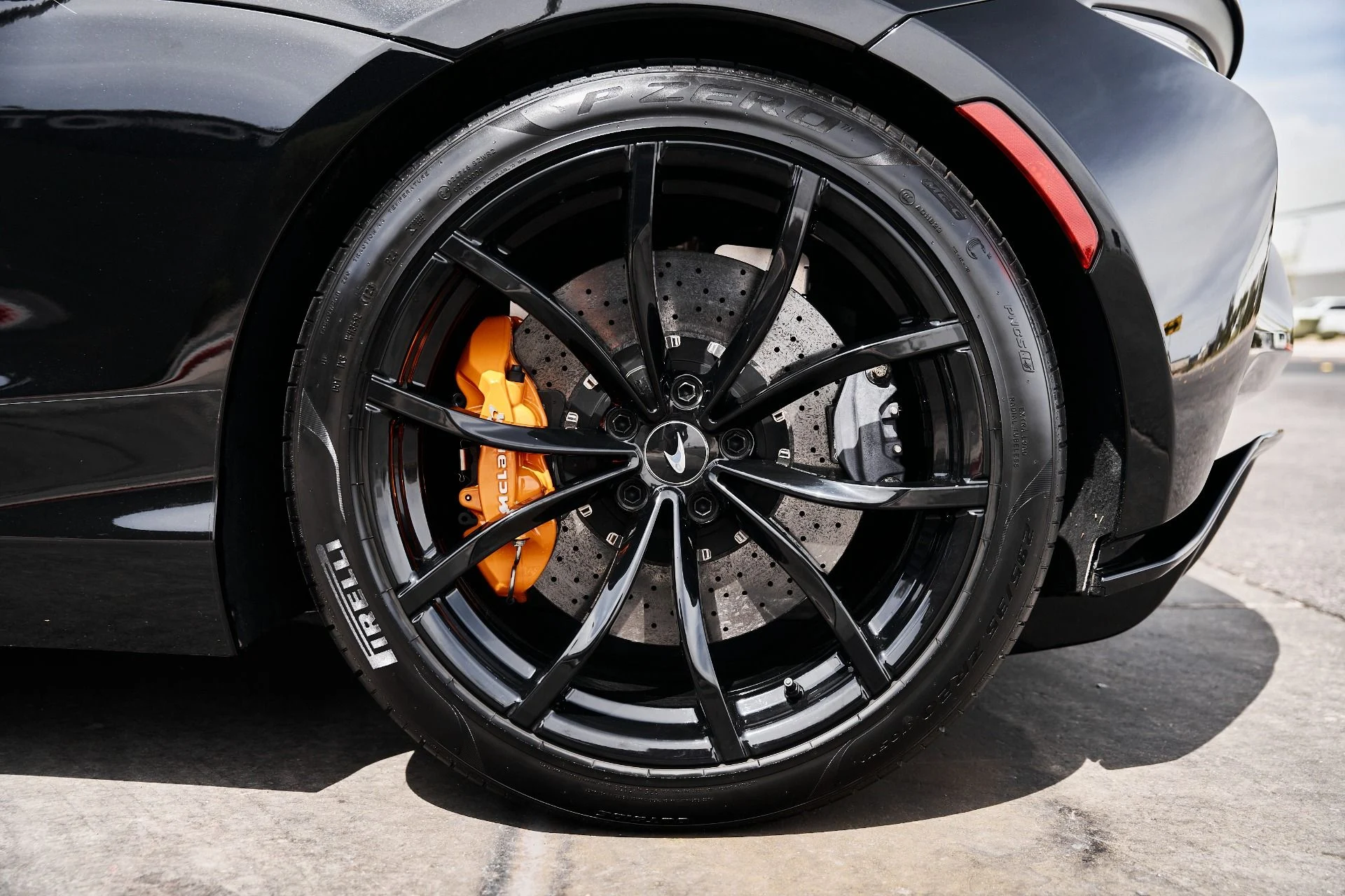 mph020_175615911_Used_2024_Mc_Laren_Artura_1775583322_246bf39795