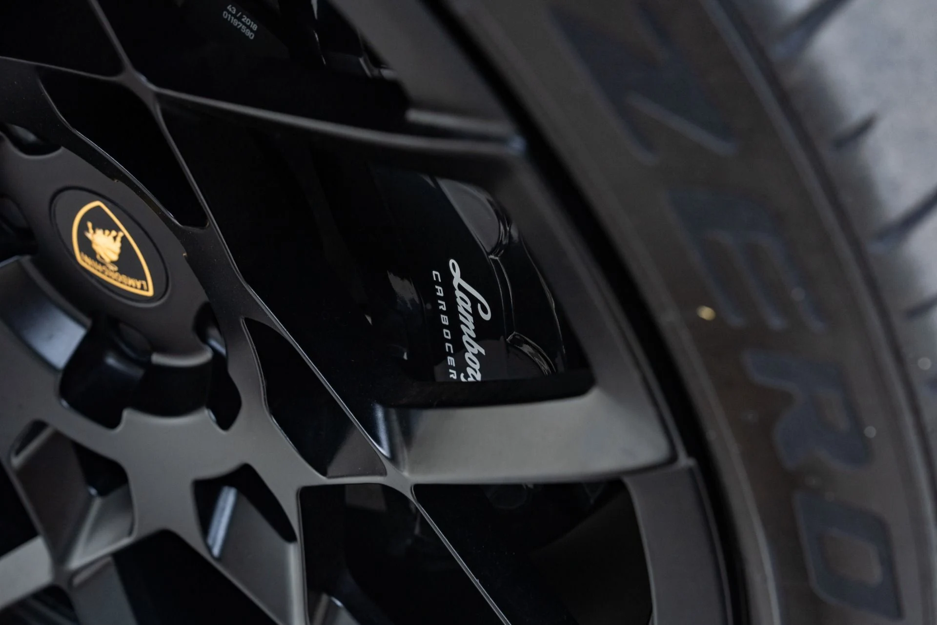mph020_175778016_Used_2019_Lamborghini_Urus_1778703309_51a5278ba0