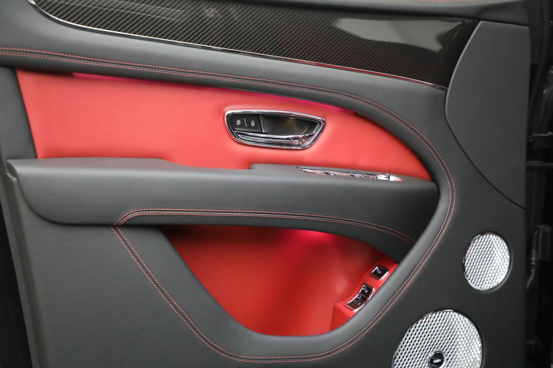 mph020_1759889041_New_2025_Bentley_Bentayga_V8_19116969b4