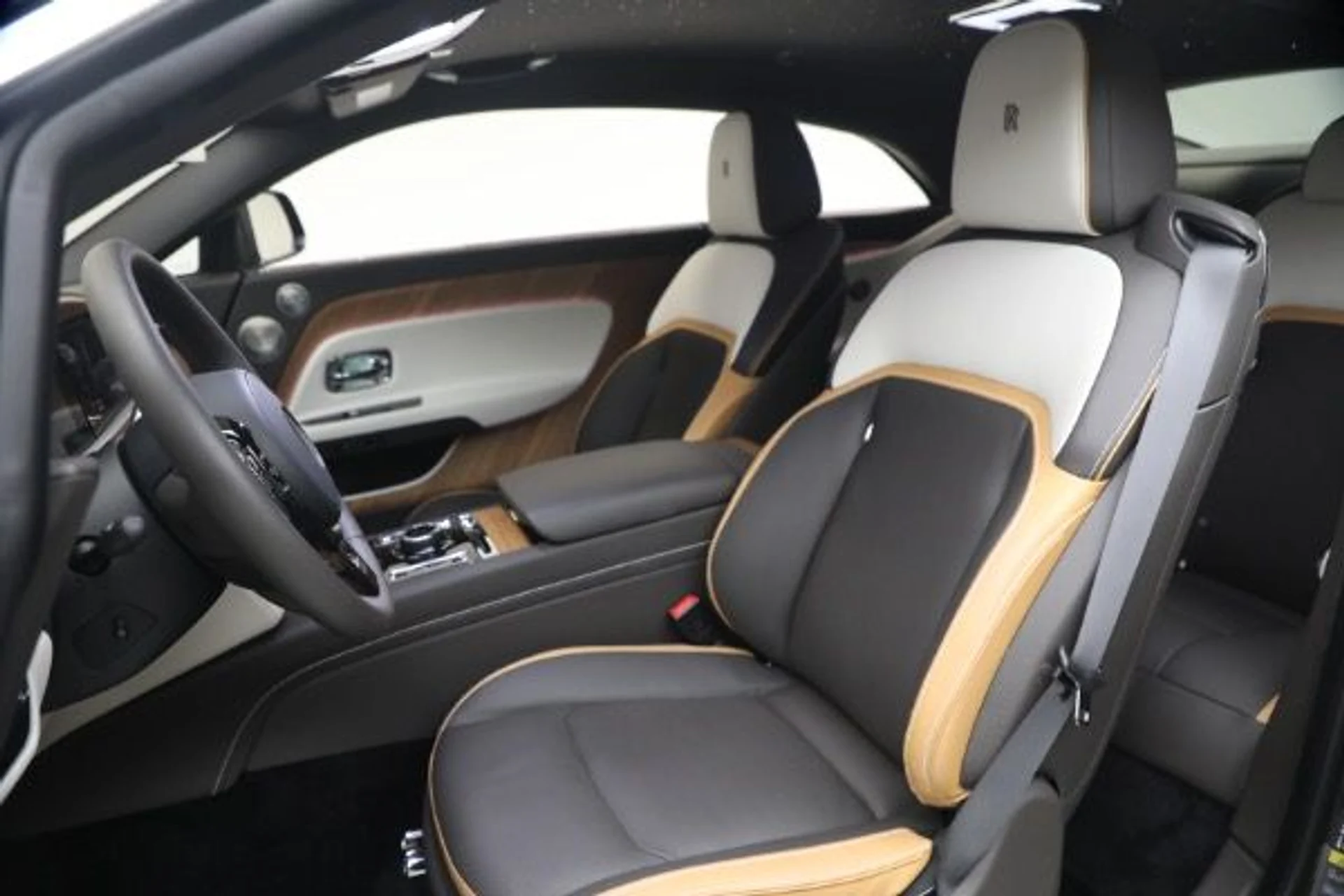 mph020_177436043_Used_2024_Rolls_Royce_Spectre_5ee5825e19