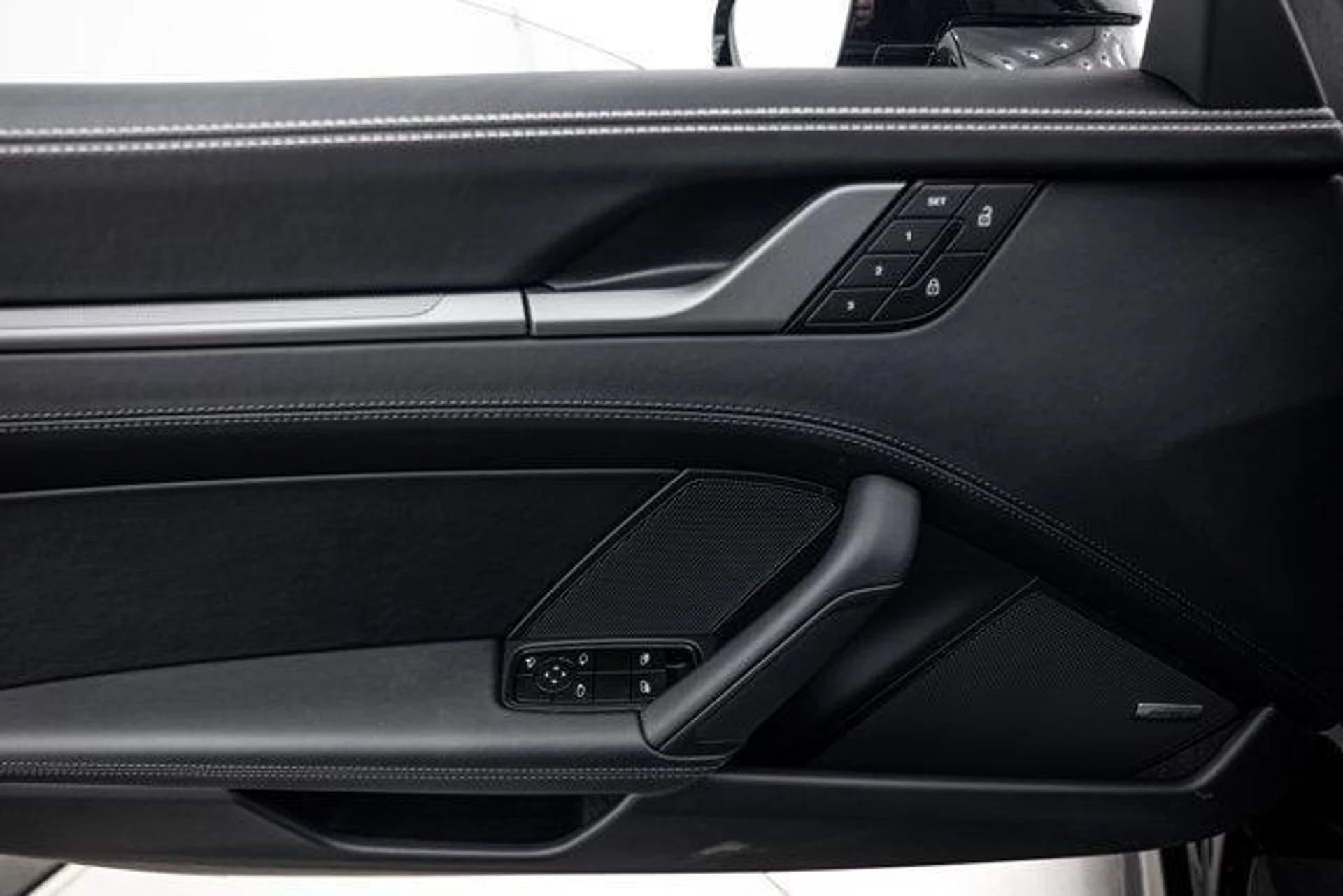 mph020_1784512730_bag_D3mh_Z_5j_Vx_L_Kjz23k_R2_OMX_Hw_5804ba4dff