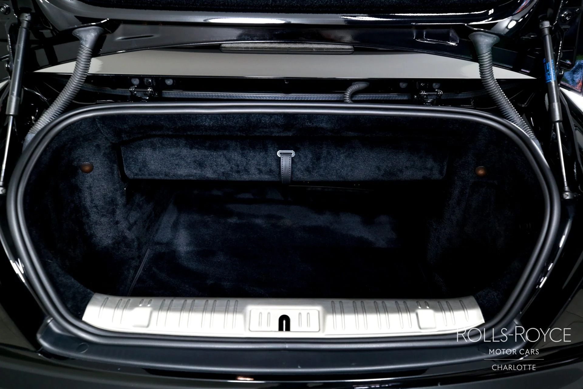mph020_1785999530_Used_2019_Rolls_Royce_Black_Badge_Dawn_1783112300_06c8c01489
