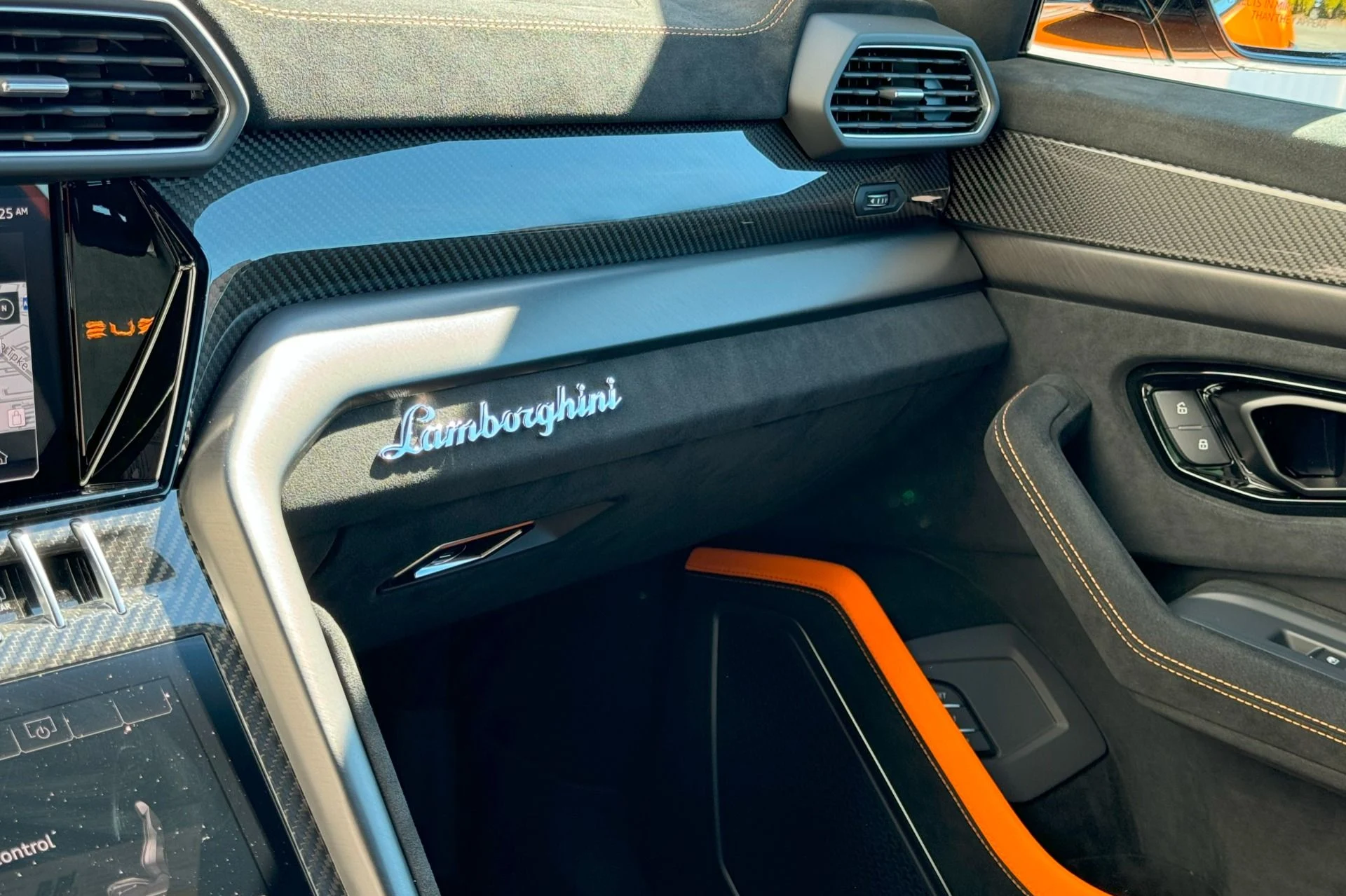 mph020_1787415554_Used_2024_Lamborghini_Urus_Performante_1741003386_6d70dafaf0