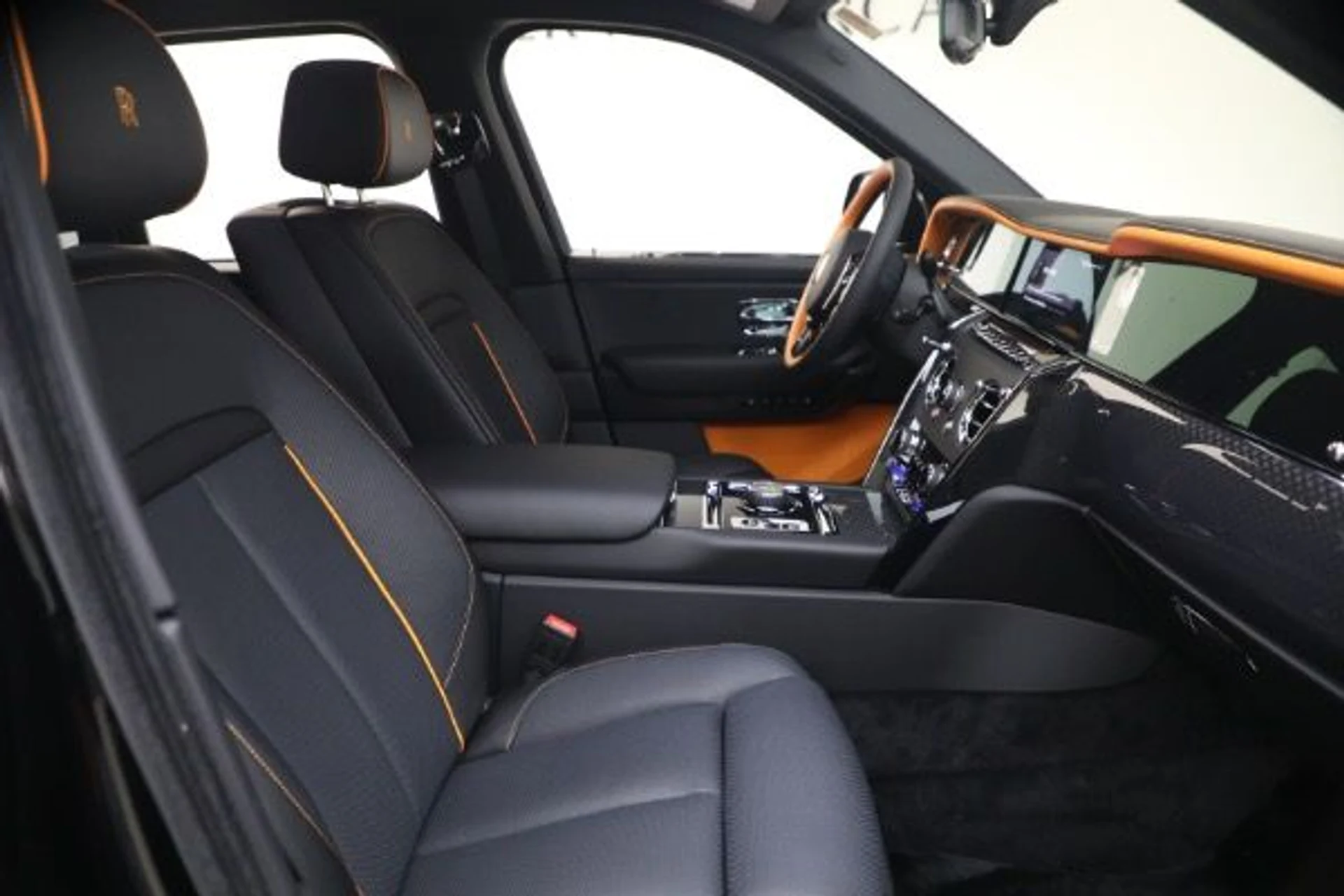 mph020_1790759578_New_2026_Rolls_Royce_Black_Badge_Cullinan_decfbf1df5