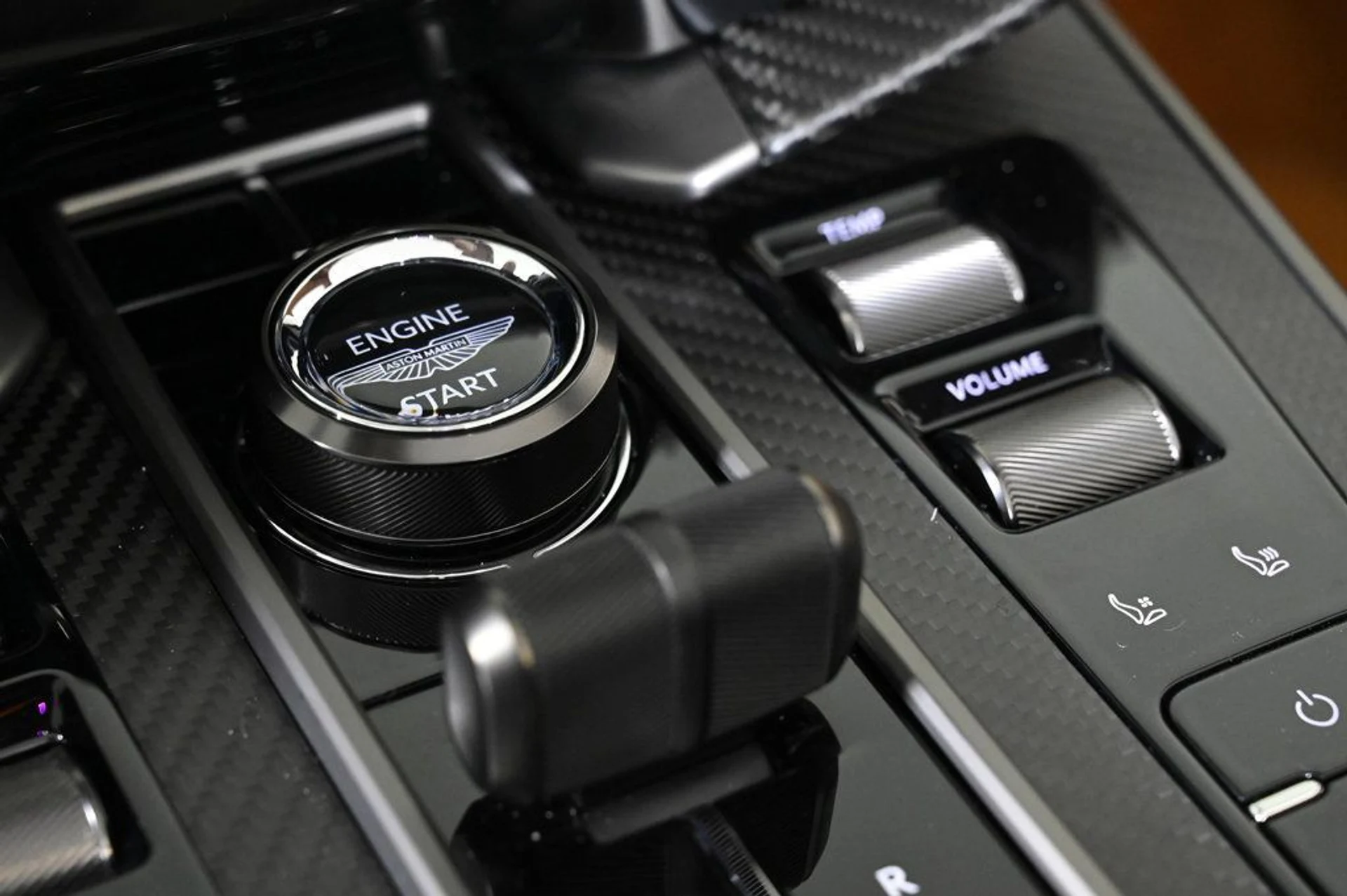 mph020_1792201155_new_2026_aston_martin_vanquish_volante_11350_22936963_20_1024_2b9f3a7c4d