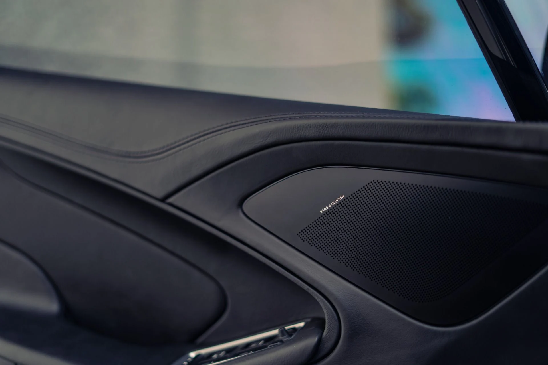 mph020_1794343955_Used_2014_Aston_Martin_Vanquish_Carbon_Exterior_Package_1783458978_e7e6beb3eb