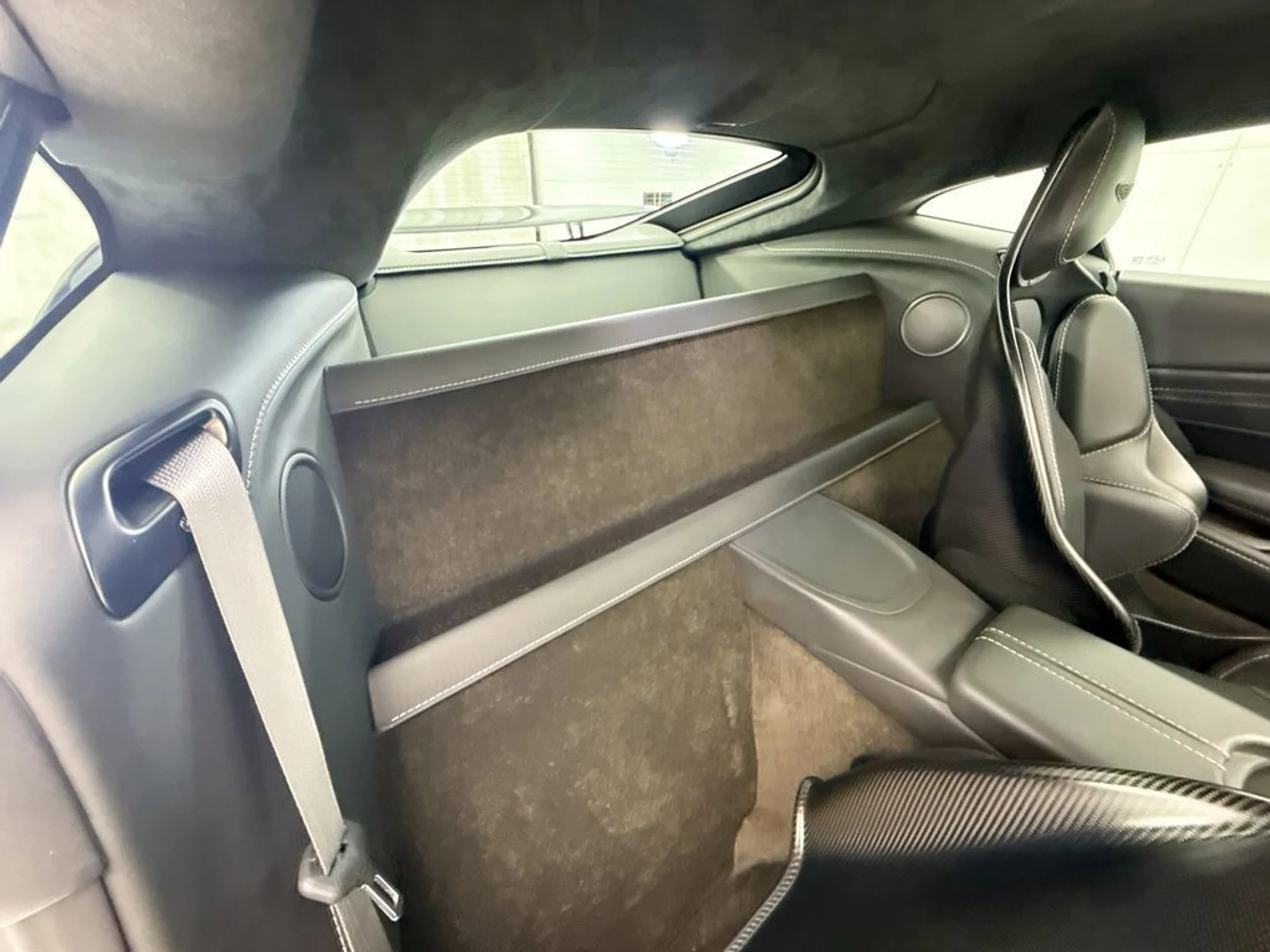 mph020_1798829380_used_2023_aston_martin_vantage_v12coupe_8119_23004338_21_1024_9e355c2523