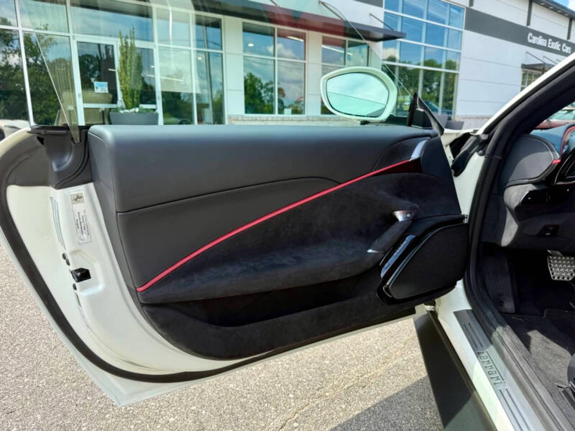 mph020_1812388666_2025_ferrari_roma_spider_base_2dr_convertible_808d44a17c