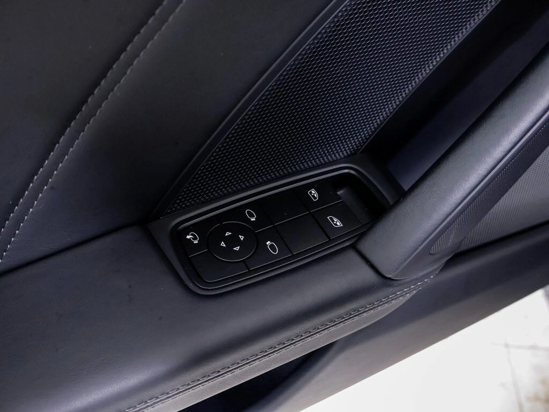 mph020_1818584528_14a868752a9453ad3a14a39f70d471a2x_d58f9ef4aa