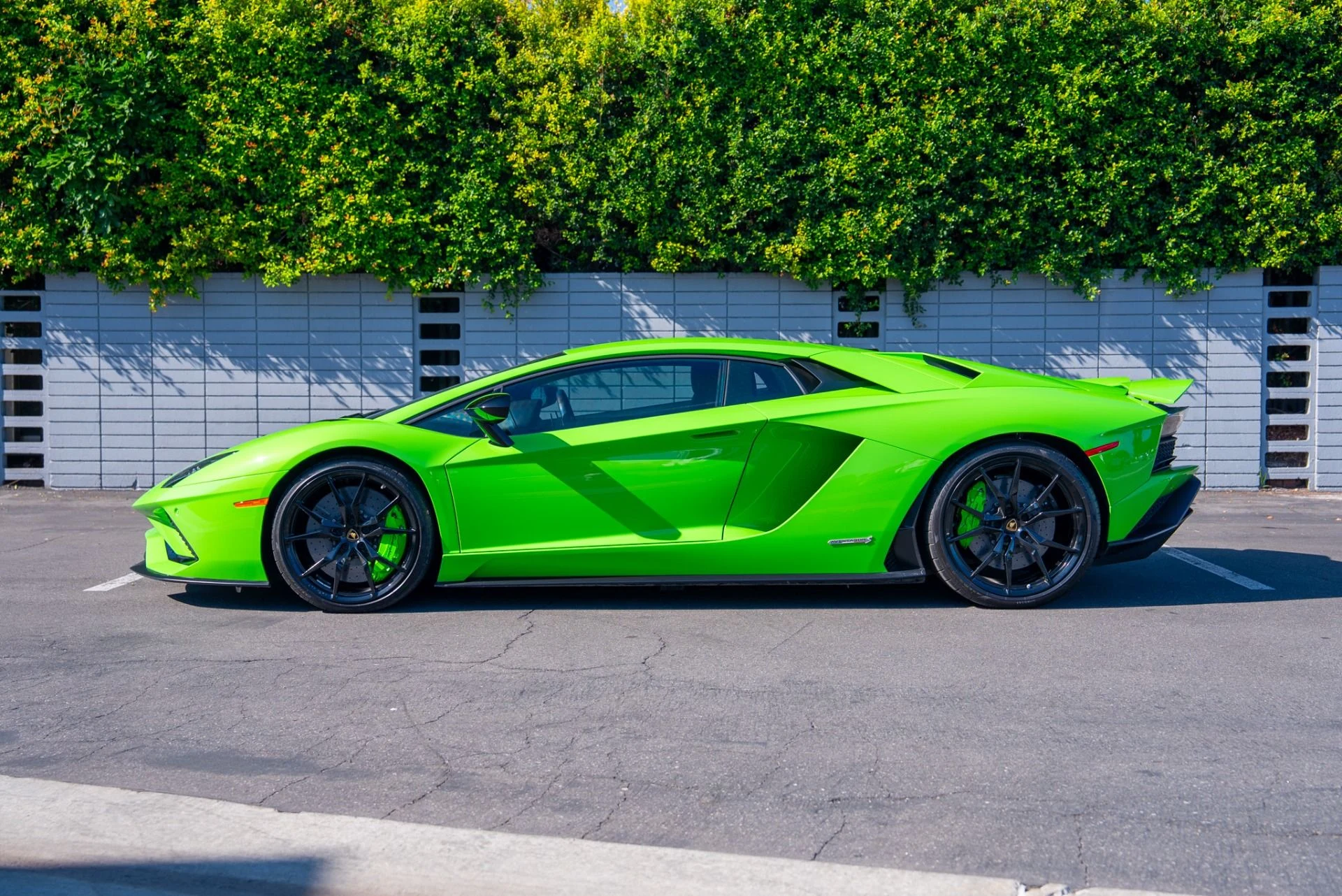 mph020_1822590604_Used_2018_Lamborghini_Aventador_LP_740_4_S_1762289338_f9d51bde04